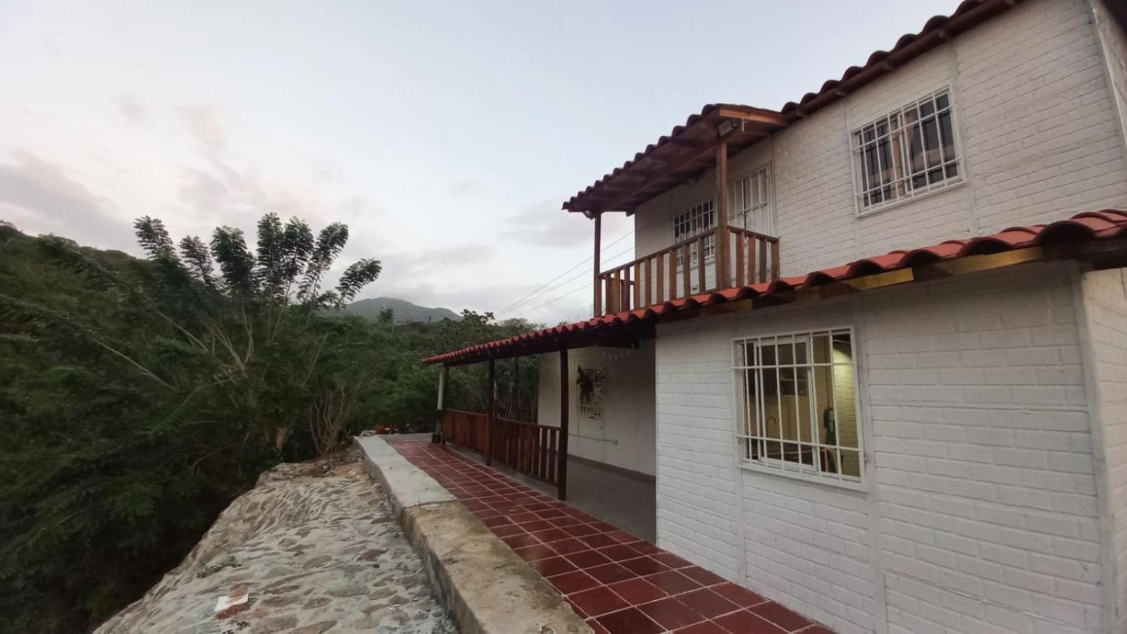 HOSTAL BESHALOM