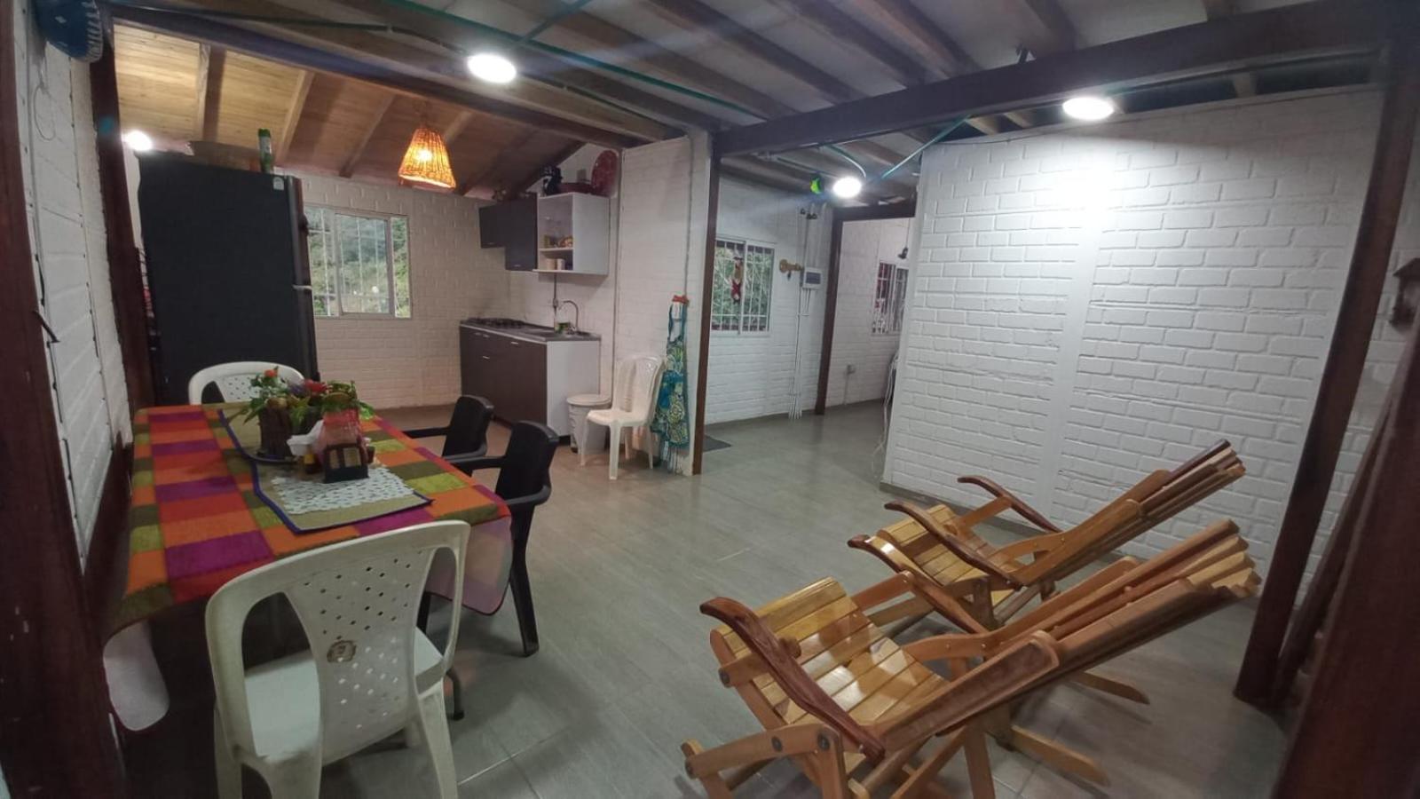 HOSTAL BESHALOM