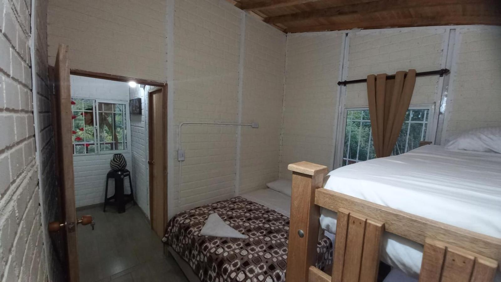 HOSTAL BESHALOM