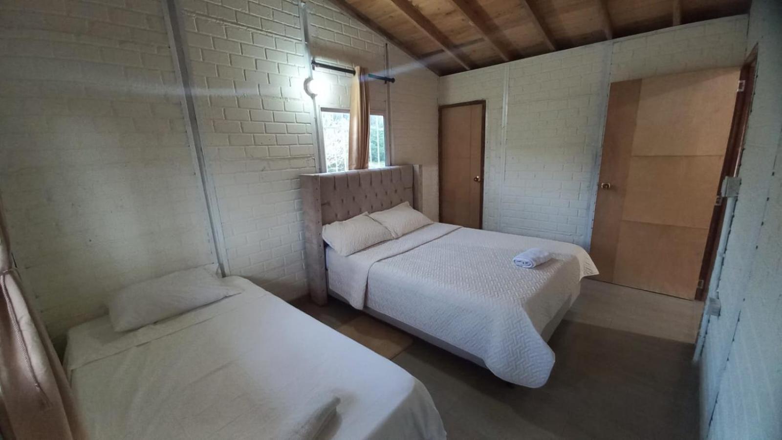HOSTAL BESHALOM