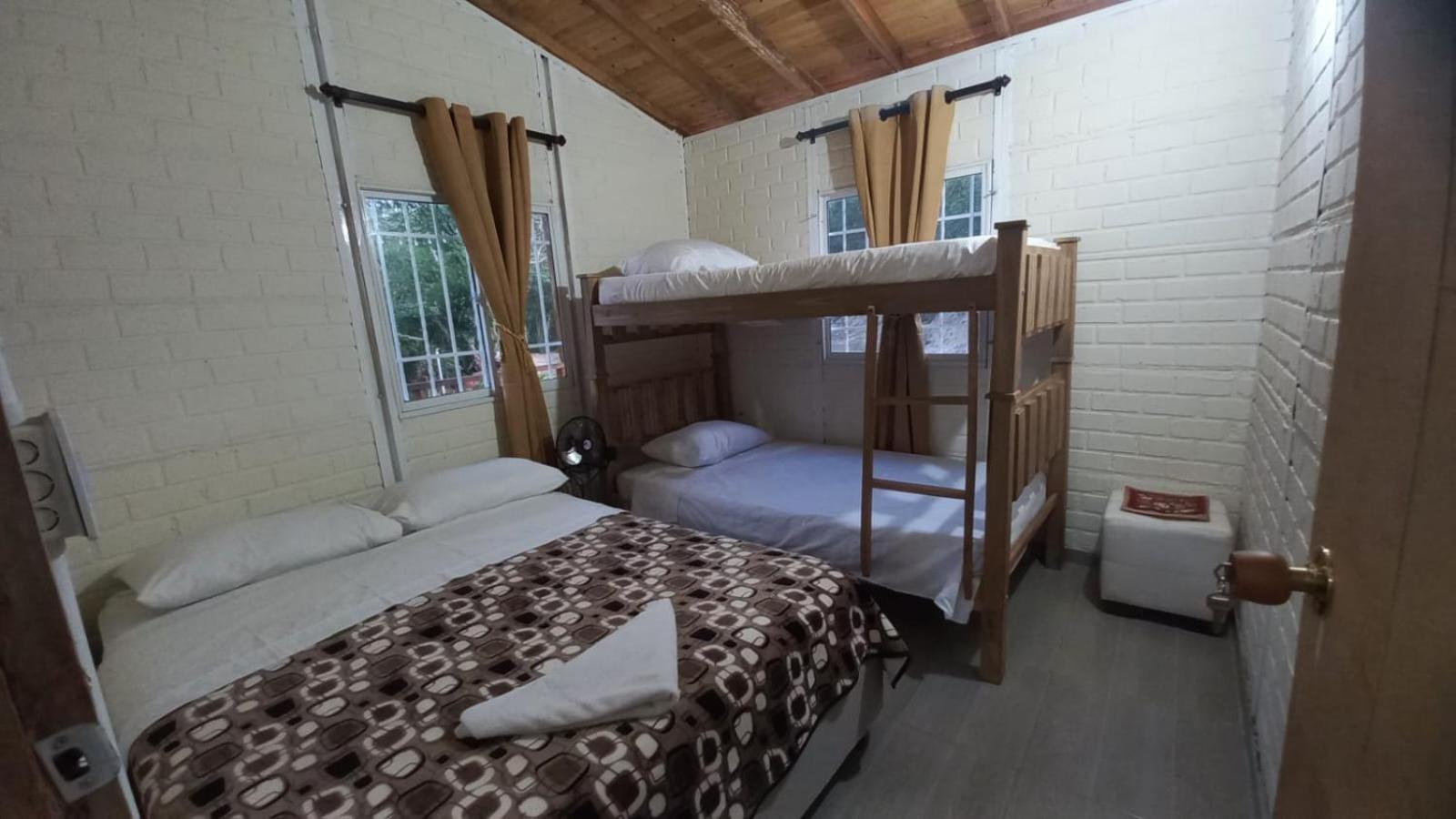 HOSTAL BESHALOM