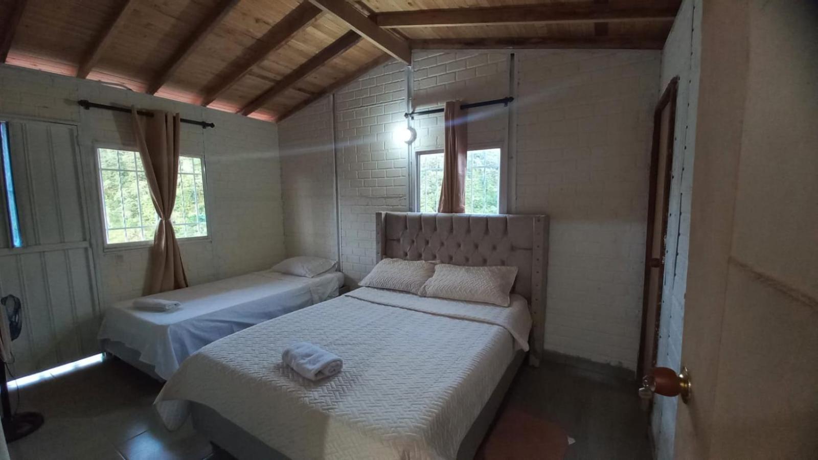 HOSTAL BESHALOM
