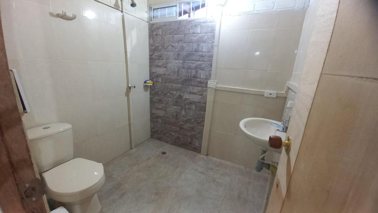 HOSTAL BESHALOM
