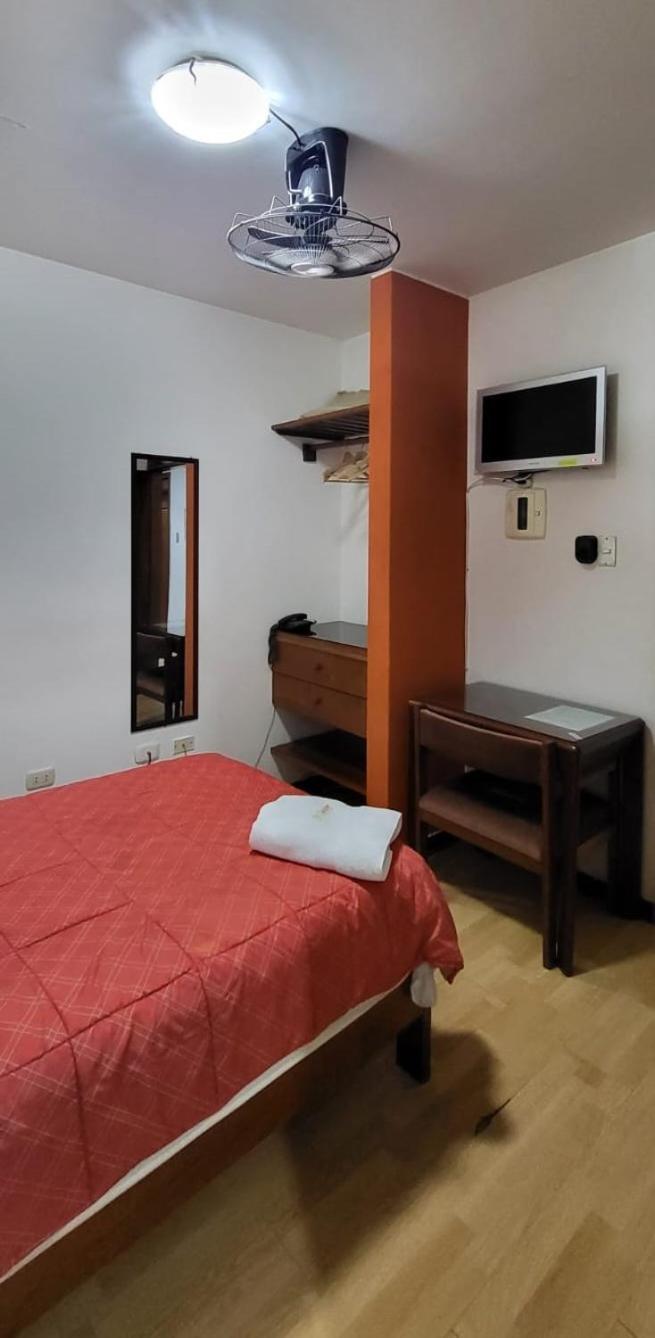 Hostal El Candelabro