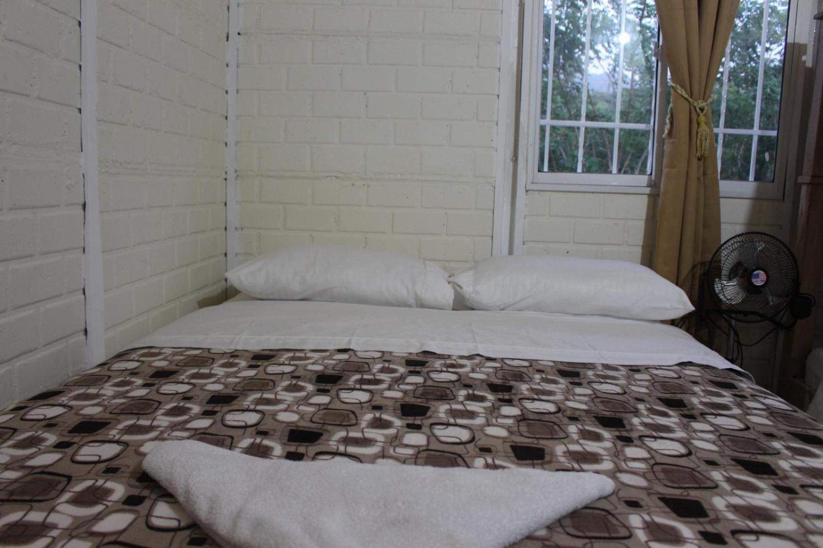 HOSTAL BESHALOM