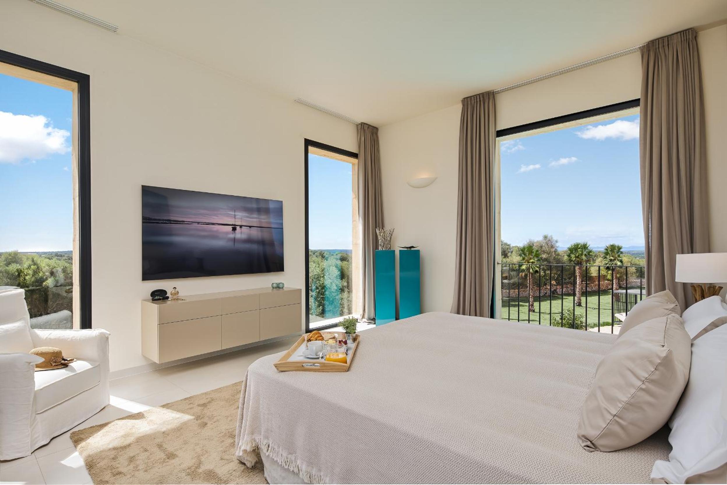 super luxury villa biggest pool Mallorca's