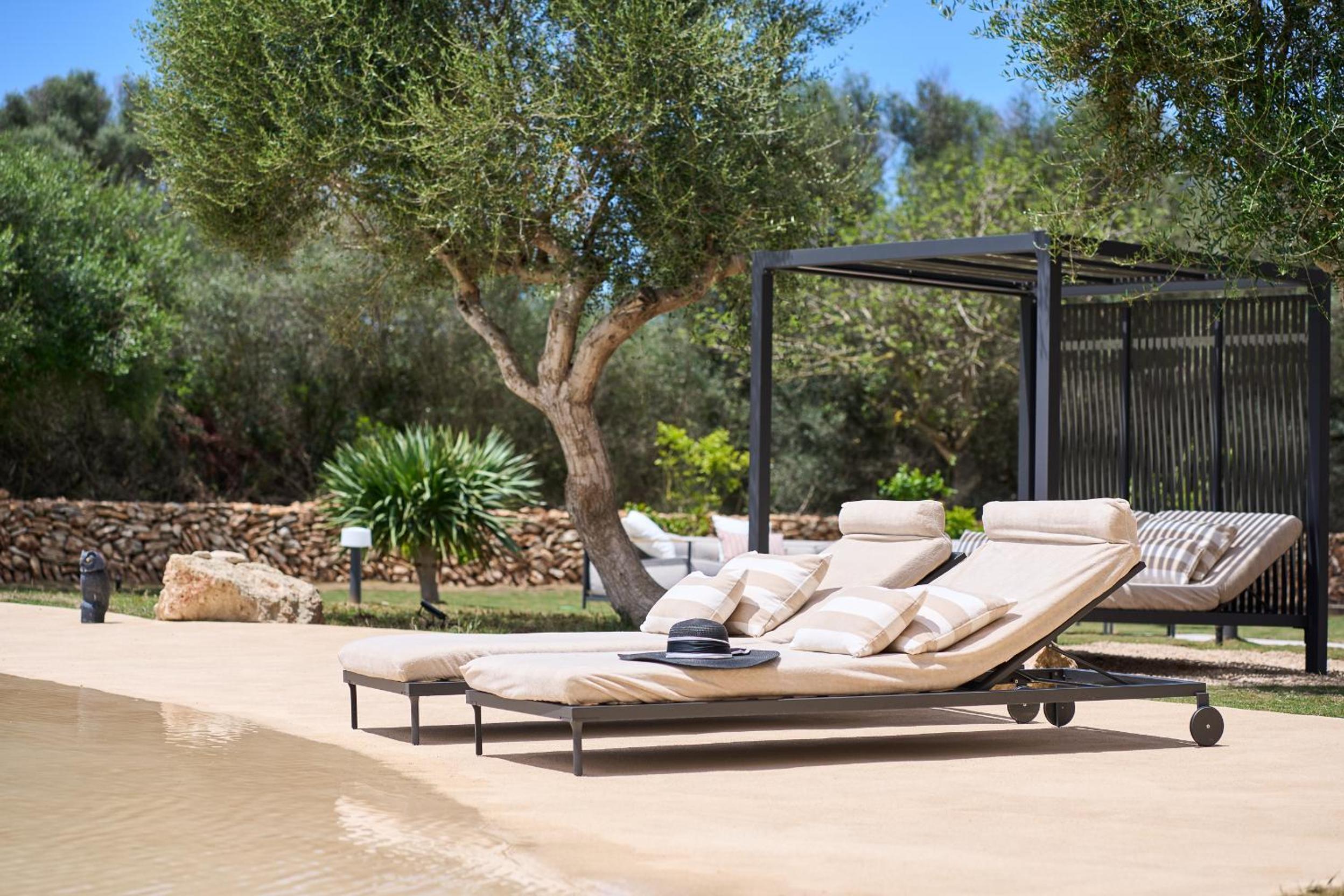 super luxury villa biggest pool Mallorca's