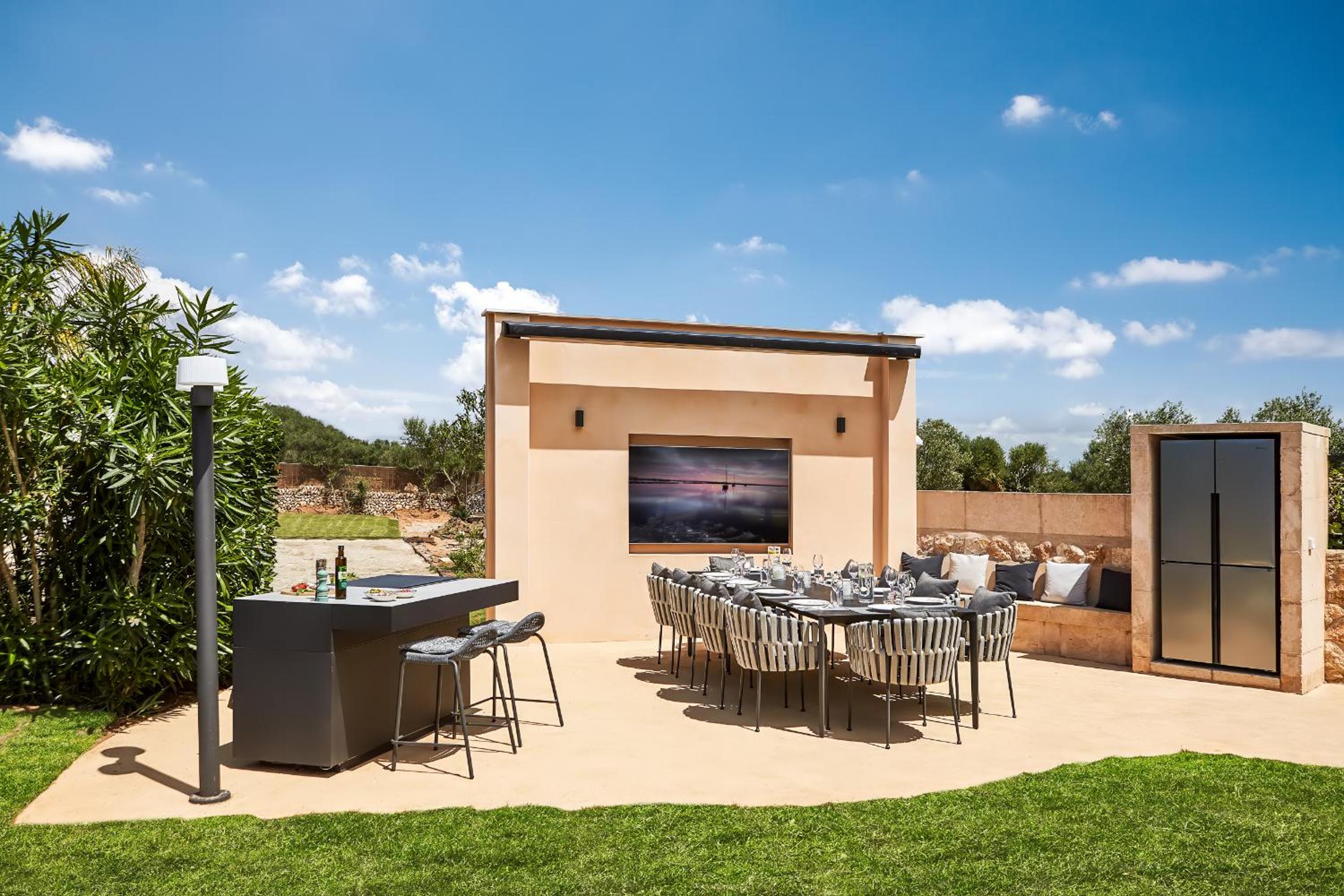 super luxury villa biggest pool Mallorca's