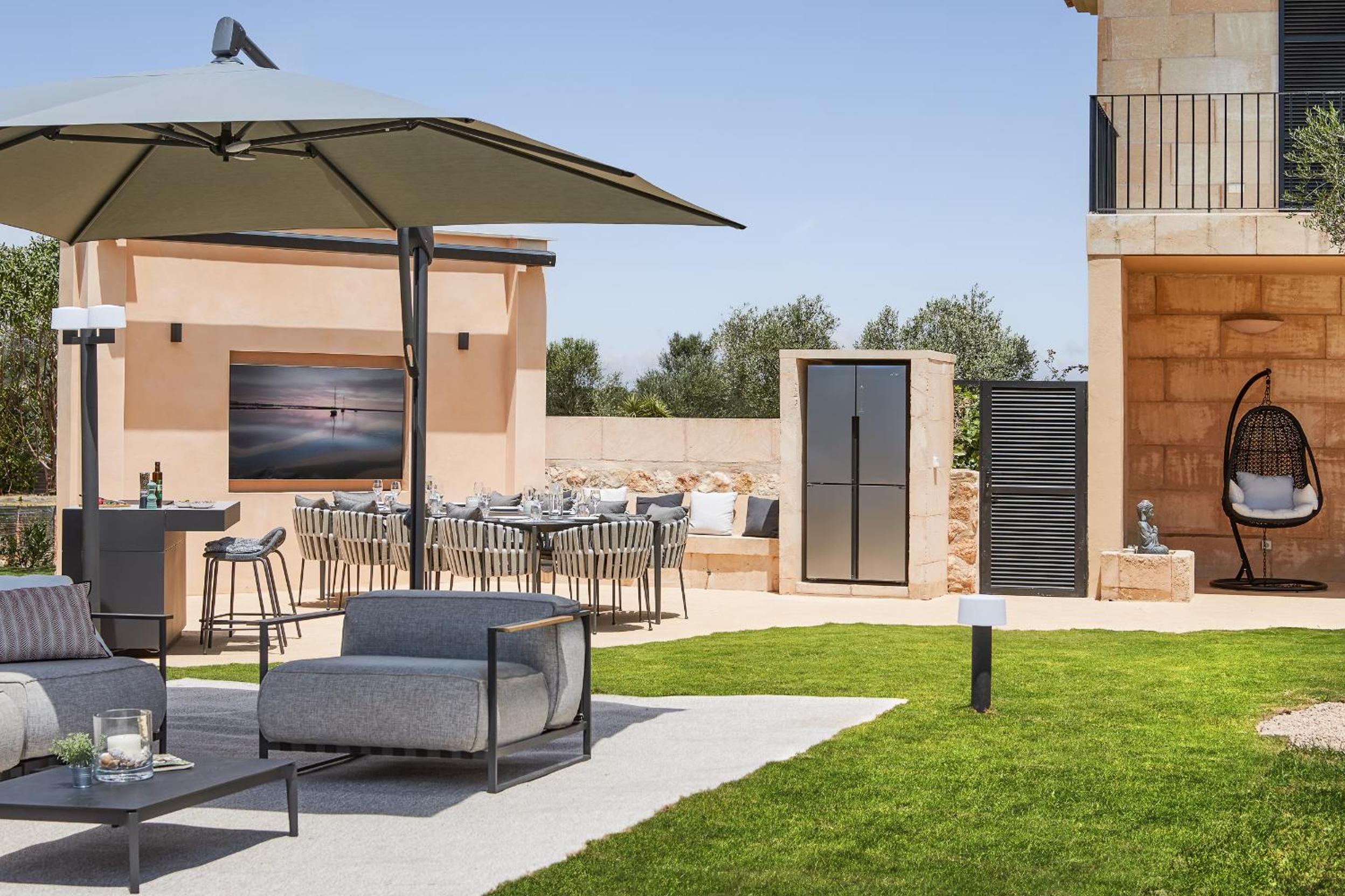 super luxury villa biggest pool Mallorca's