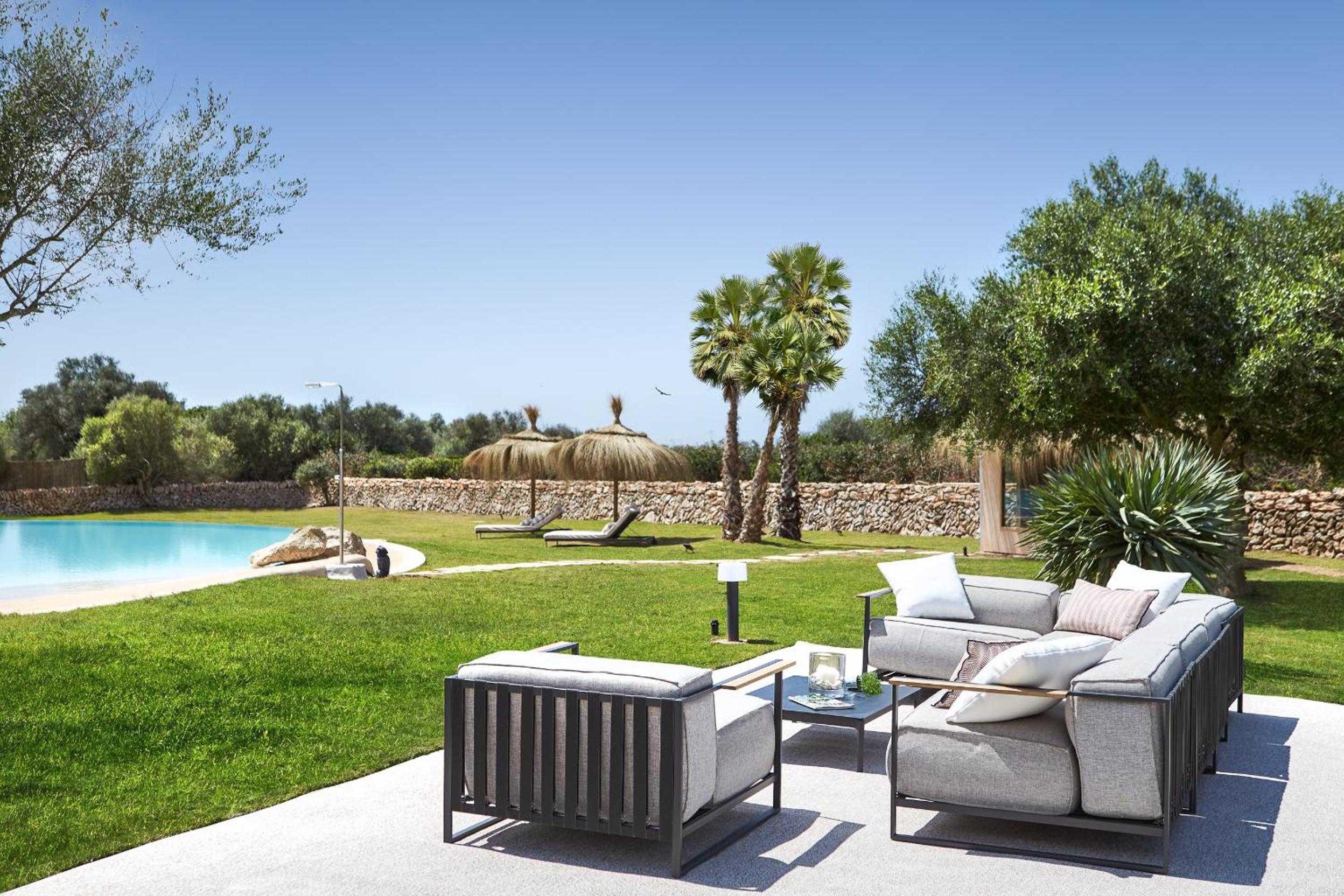 super luxury villa biggest pool Mallorca's