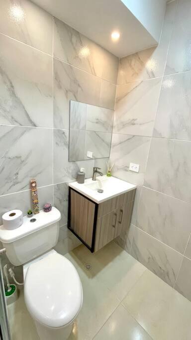 Apartamento con vista a las montañas, cerca Centro Comercial Mayales