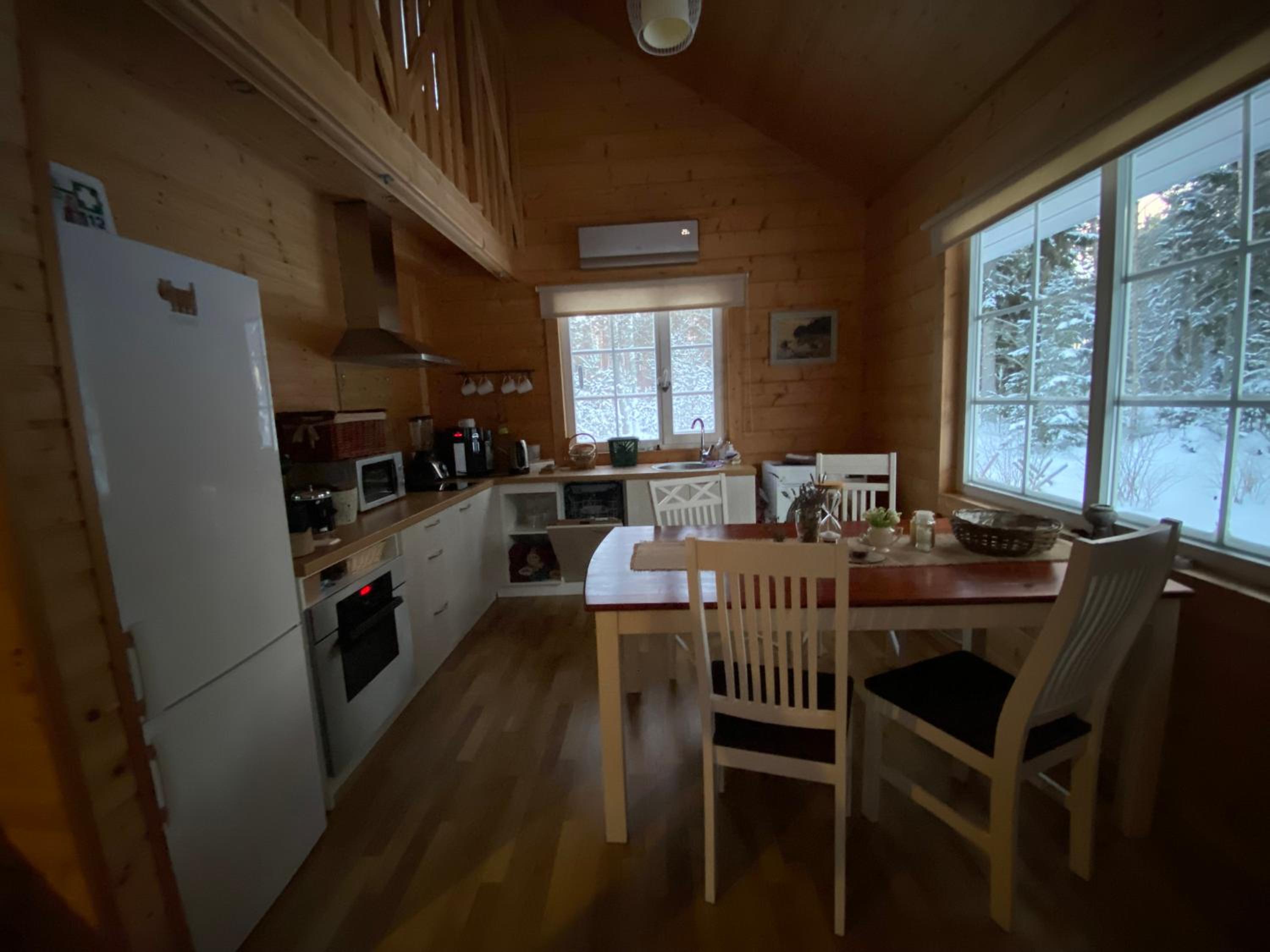 Merineitsi peamaja saunaga kahele