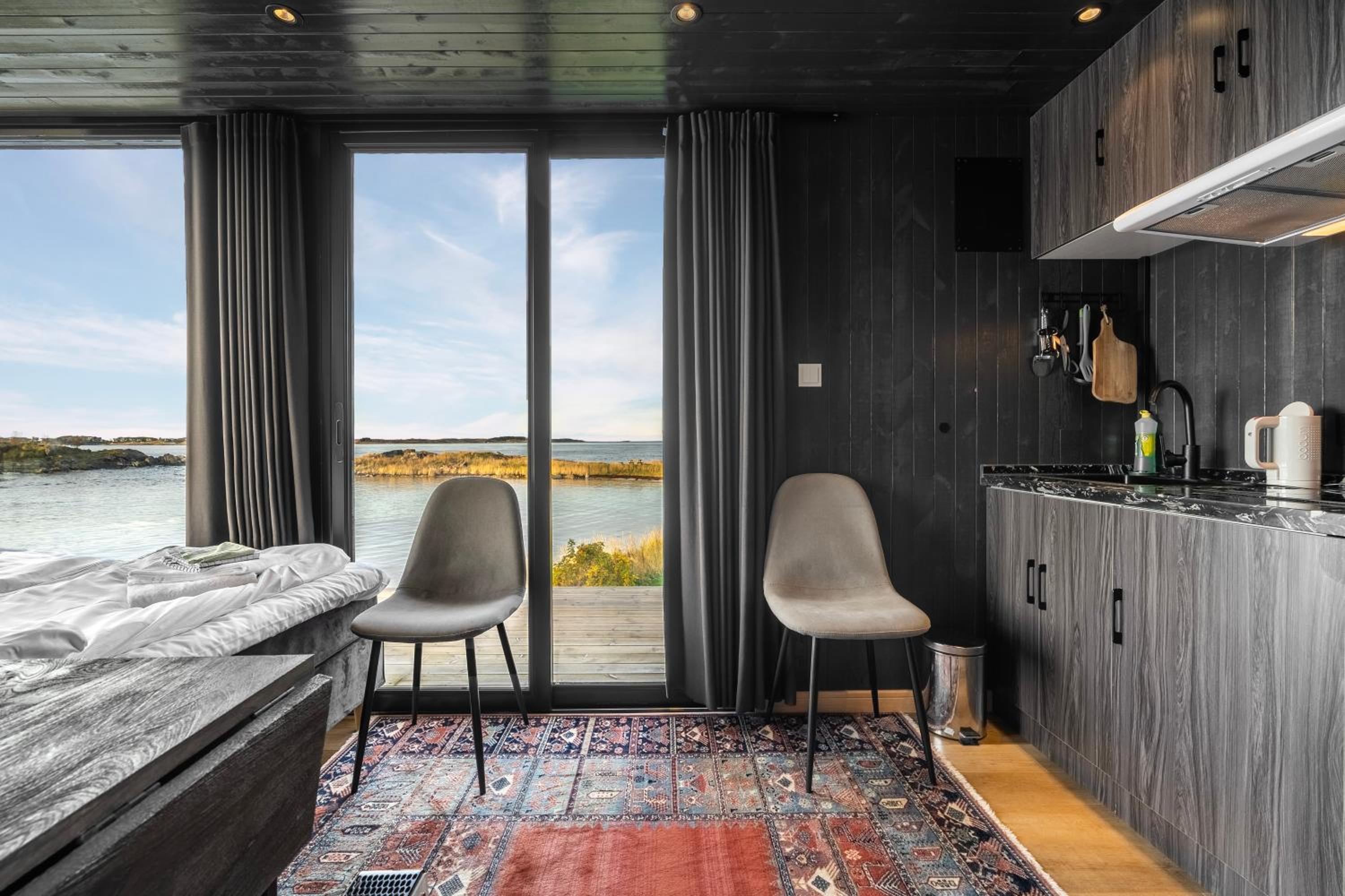 Cool Cabins, Sandhornøy view 3