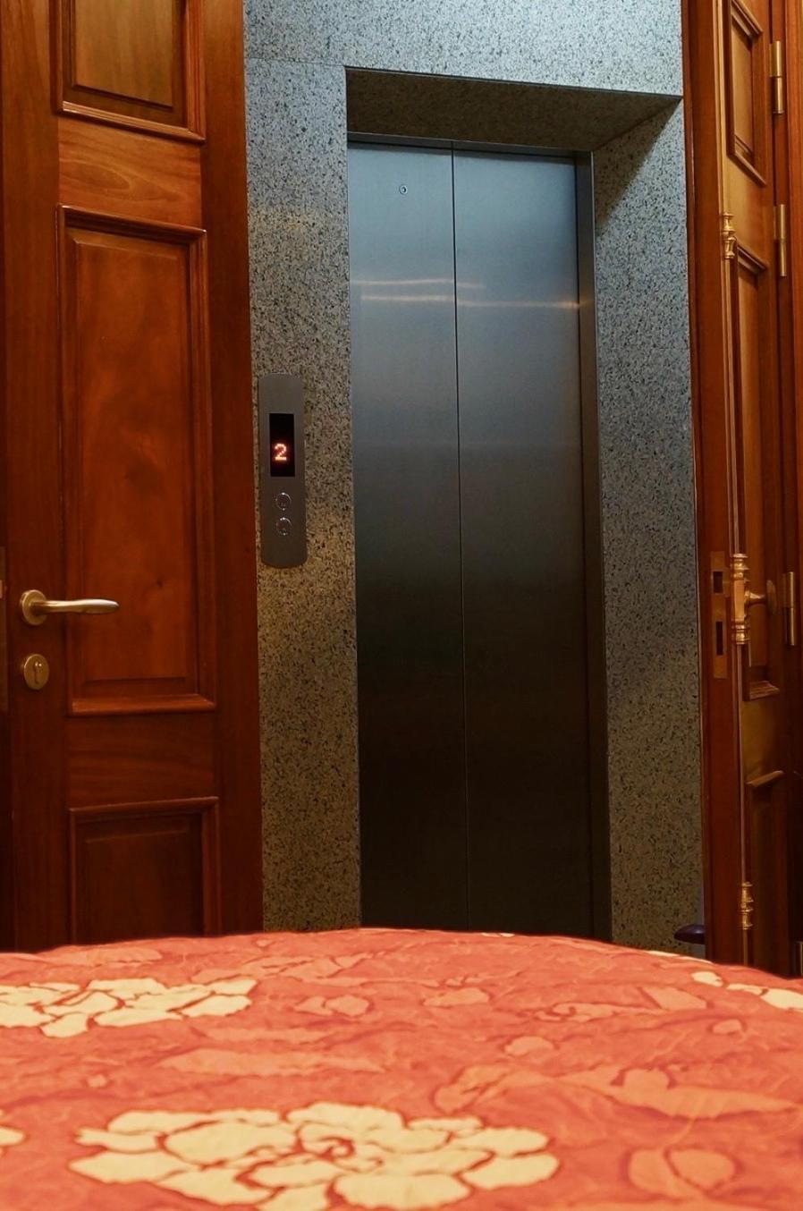 Serviced Apartment next to the Hanoi Opera House Căn hộ đầy đủ tiện nghi có thang máy ngay gần Nhà Hát Lớn