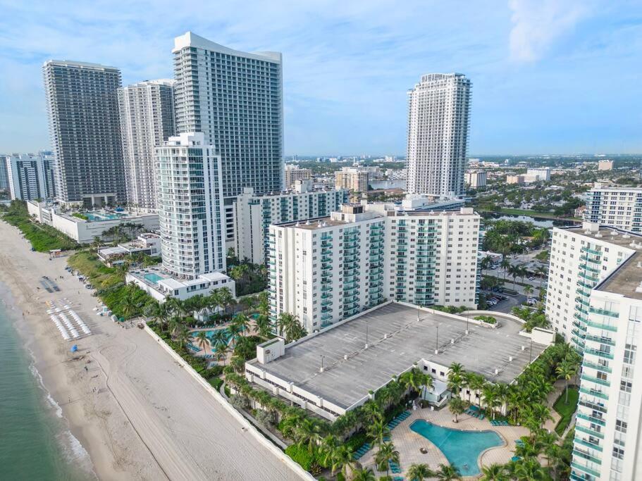 The Nest On Hollywood Beach PLS BE AWARE THAT I CANNOT RESPOND TO REQUESTS UNTIL BOOKING IS CONFIRMED u can contact chaimtenzer g com view 3