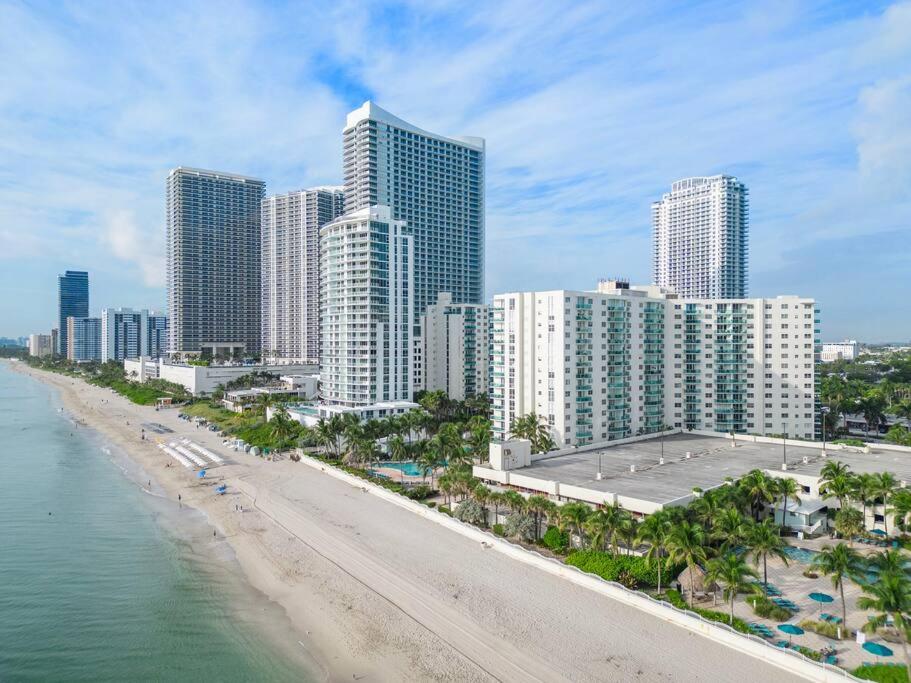 The Nest On Hollywood Beach PLS BE AWARE THAT I CANNOT RESPOND TO REQUESTS UNTIL BOOKING IS CONFIRMED u can contact chaimtenzer g com view 4