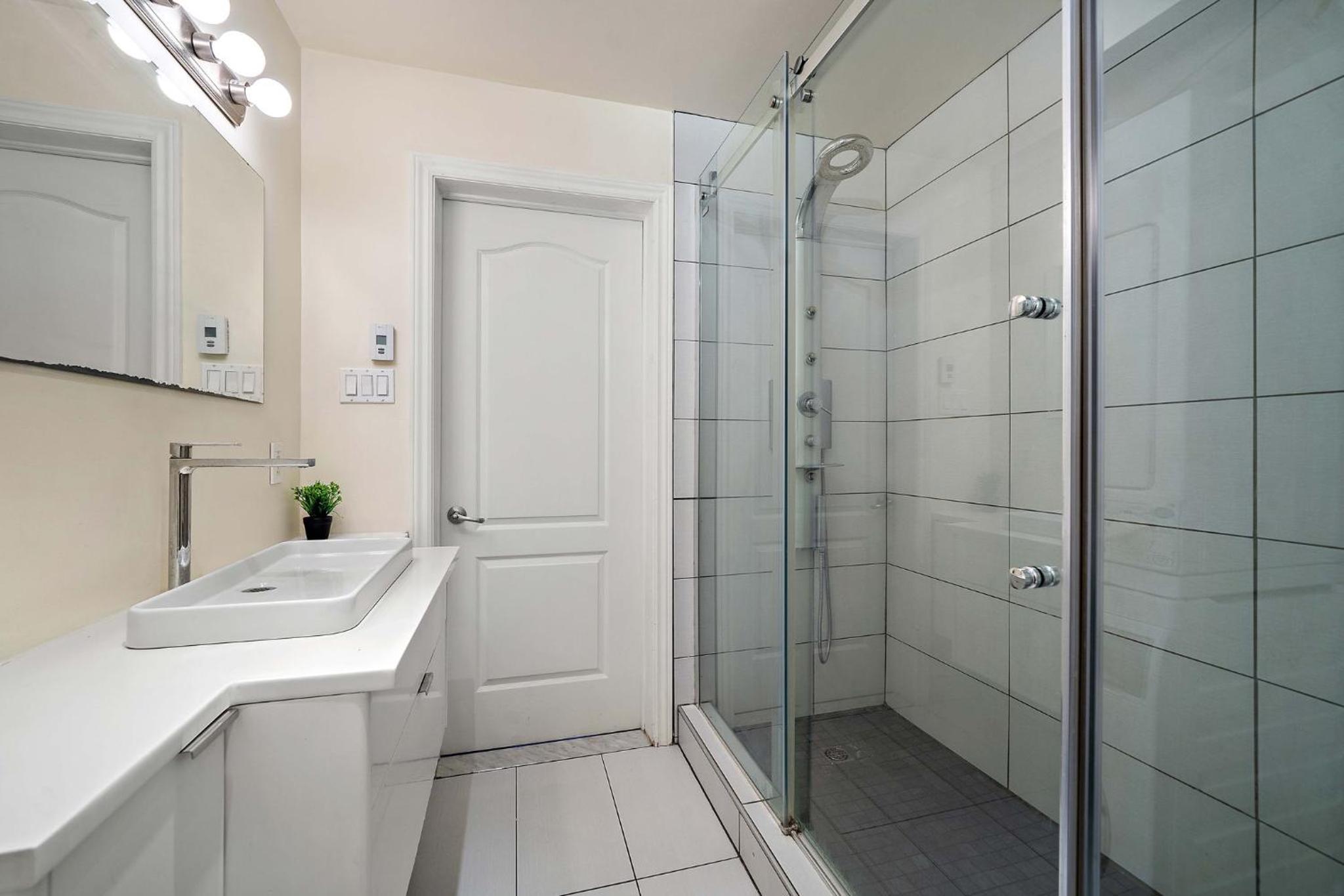 DUPLEX FOR GROUP STAY_MONT-ROYAL