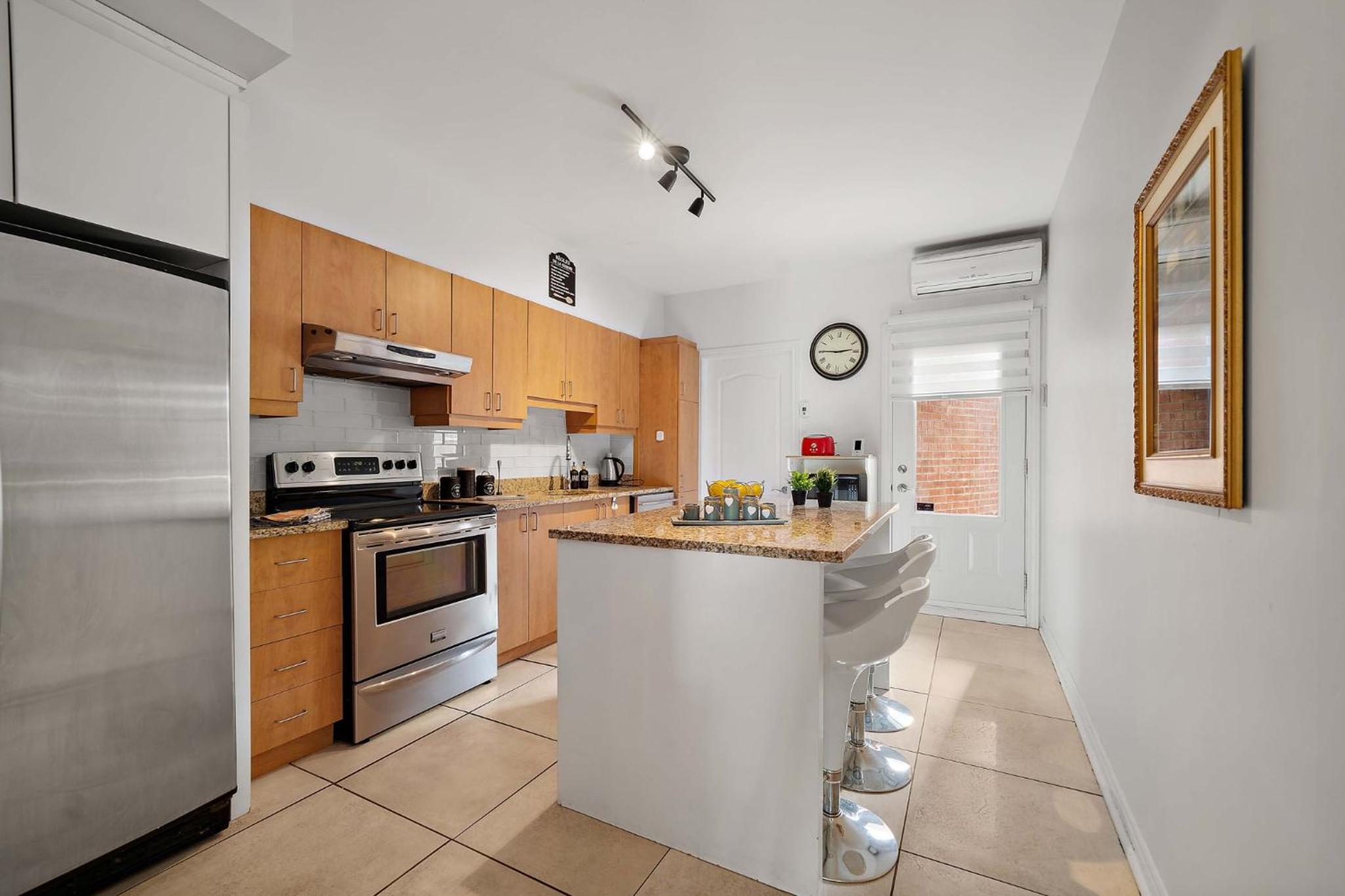 DUPLEX FOR GROUP STAY_MONT-ROYAL