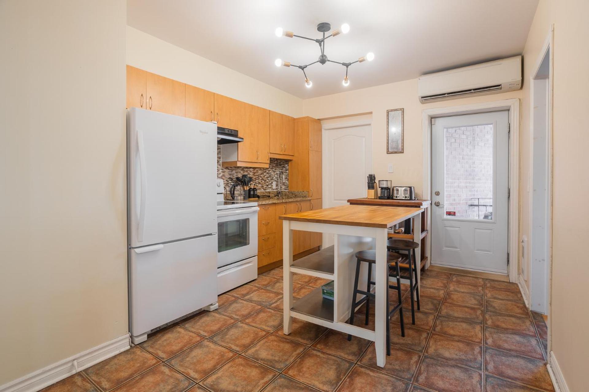 DUPLEX FOR GROUP STAY_MONT-ROYAL