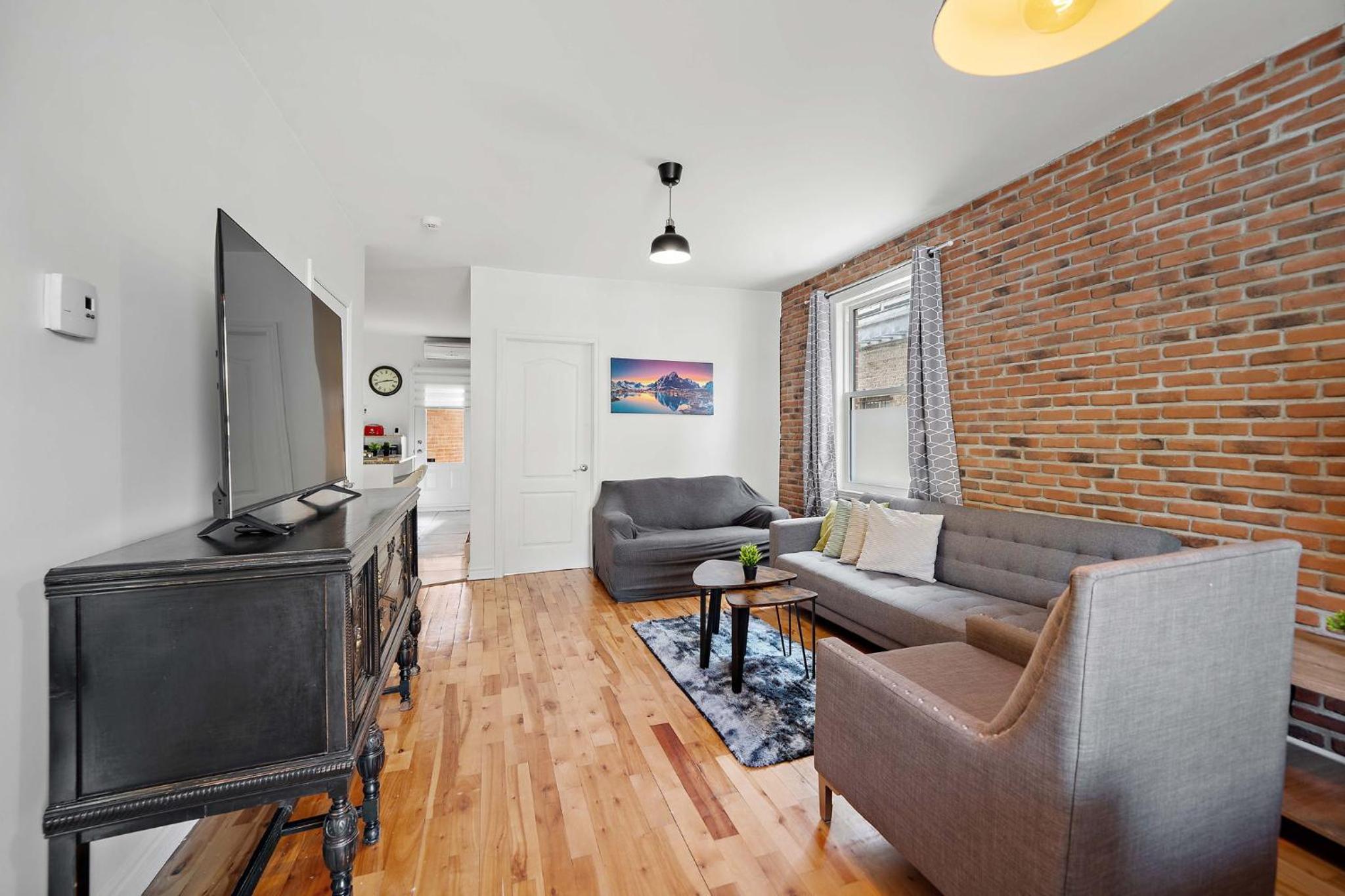 DUPLEX FOR GROUP STAY_MONT-ROYAL