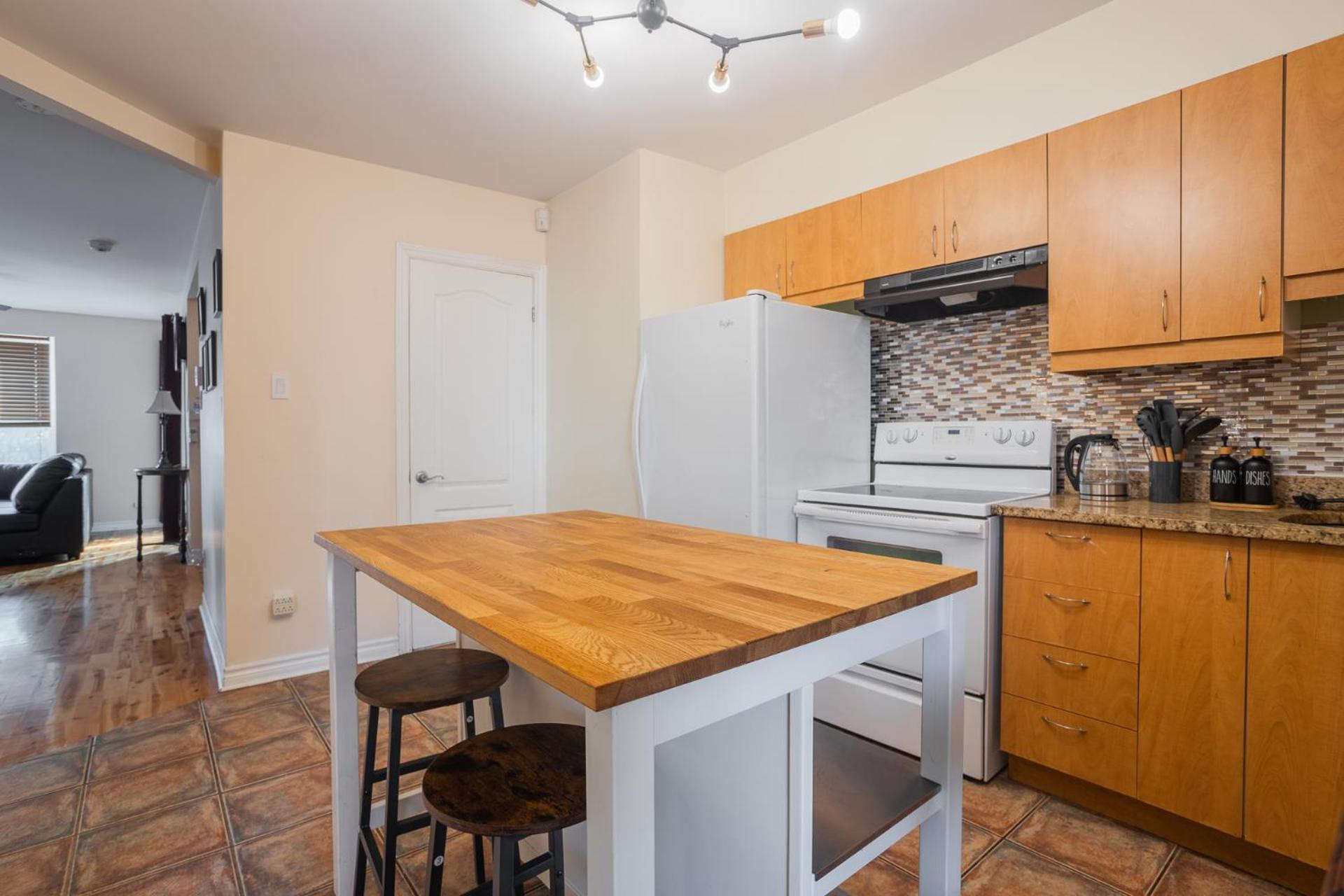 DUPLEX FOR GROUP STAY_MONT-ROYAL