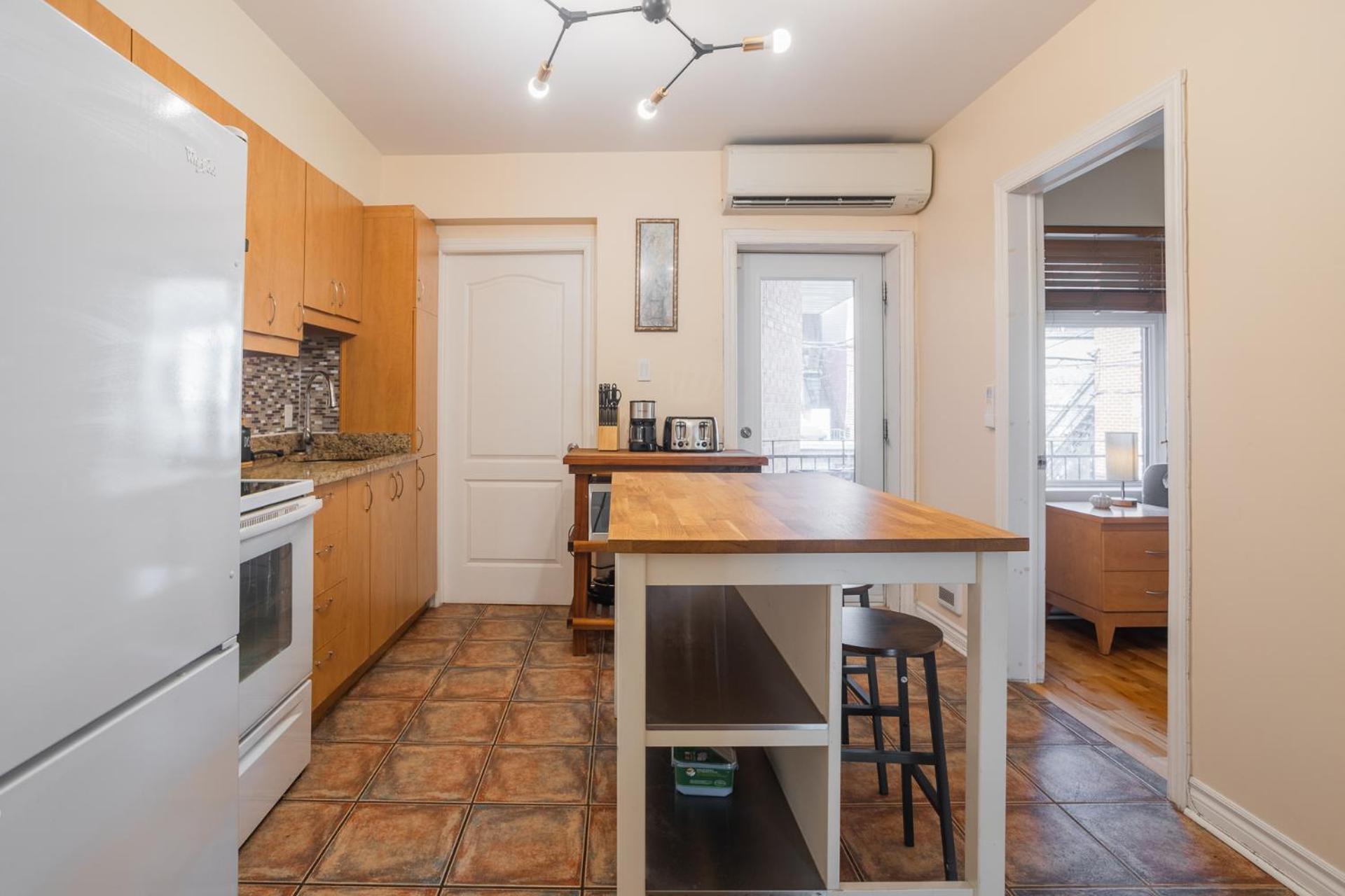 DUPLEX FOR GROUP STAY_MONT-ROYAL