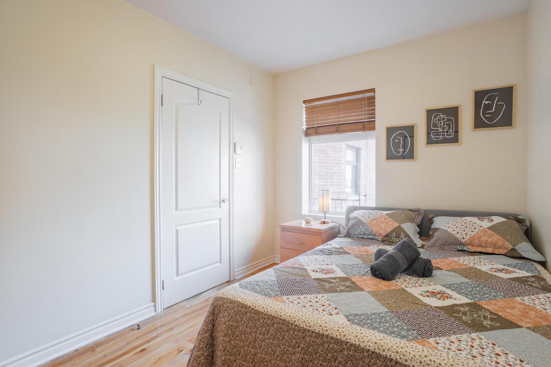 DUPLEX FOR GROUP STAY_MONT-ROYAL