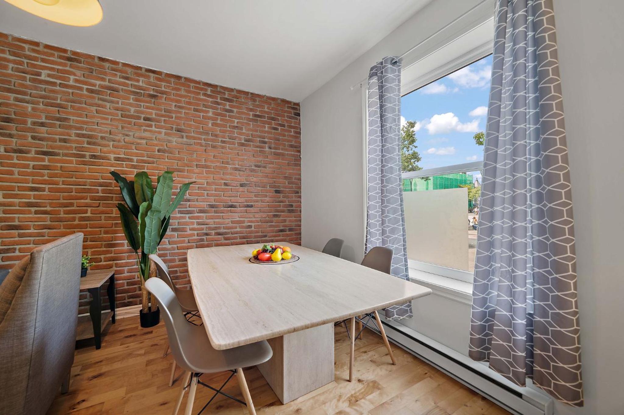 DUPLEX FOR GROUP STAY_MONT-ROYAL