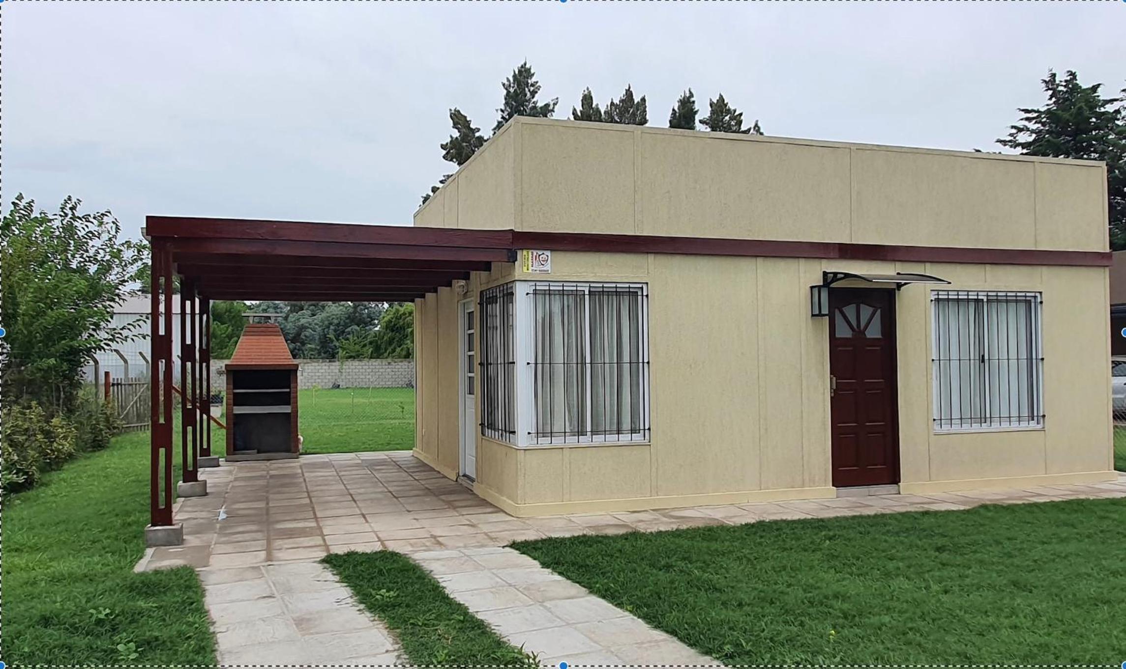 Casa con PILETA, PARRILLA y cochera cubierta
