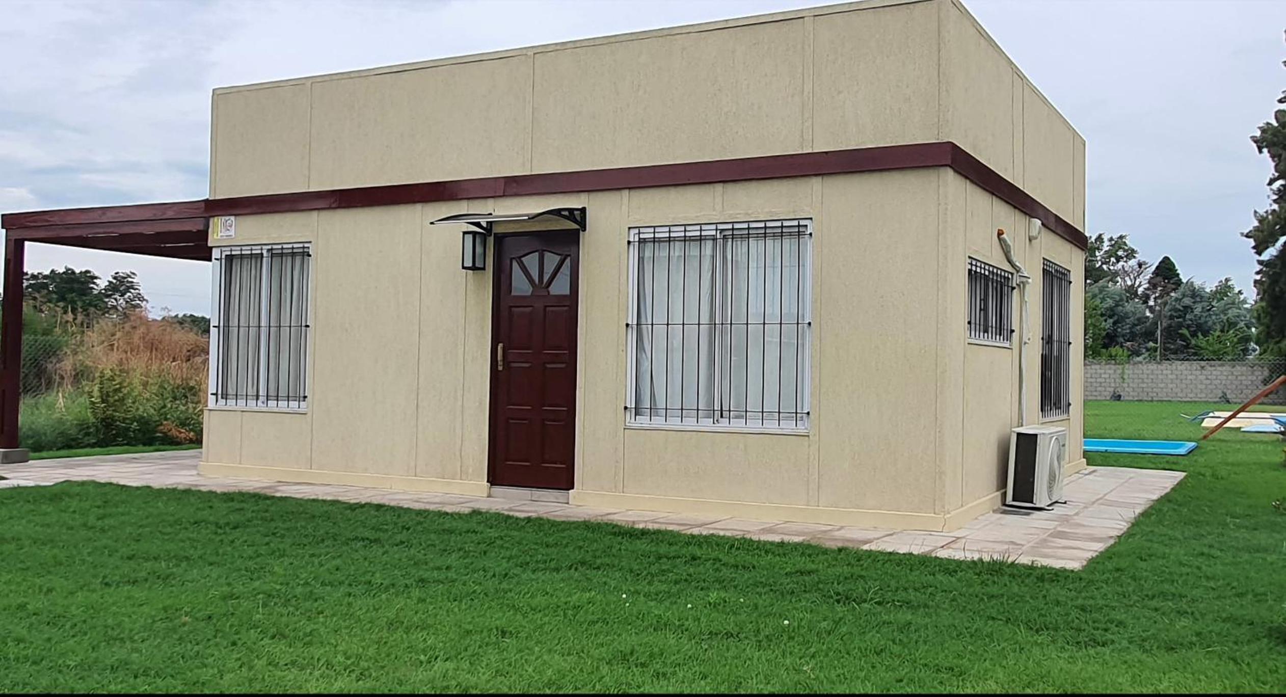 Casa con PILETA, PARRILLA y cochera cubierta