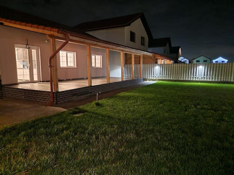 Home in Residential Neighborhood view 3