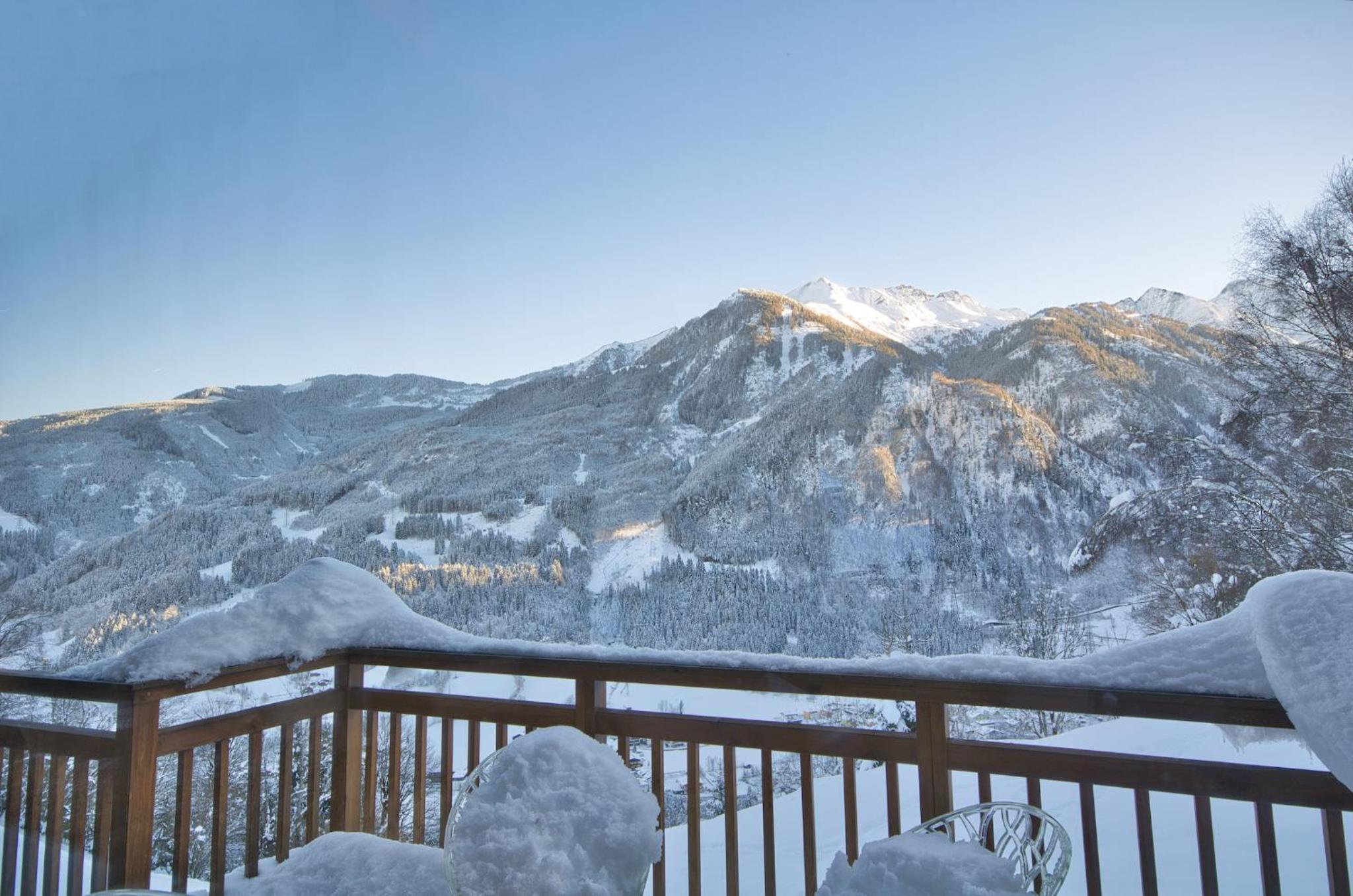 Ski-in Ski-out Chalet Maiskogel