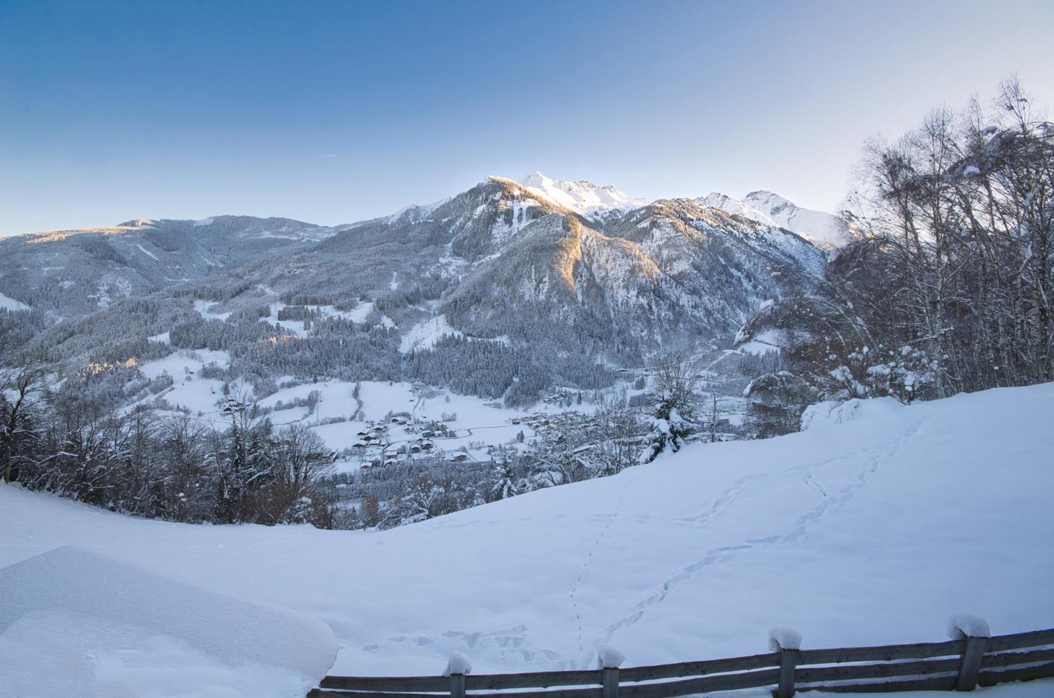 Ski-in Ski-out Chalet Maiskogel
