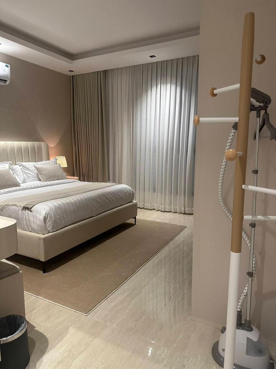 Three Bedroom furnished apartment in north Riyadh - شقه 3 غرف مميزه ومتكامله في شمال الرياض مع مرافق فريده