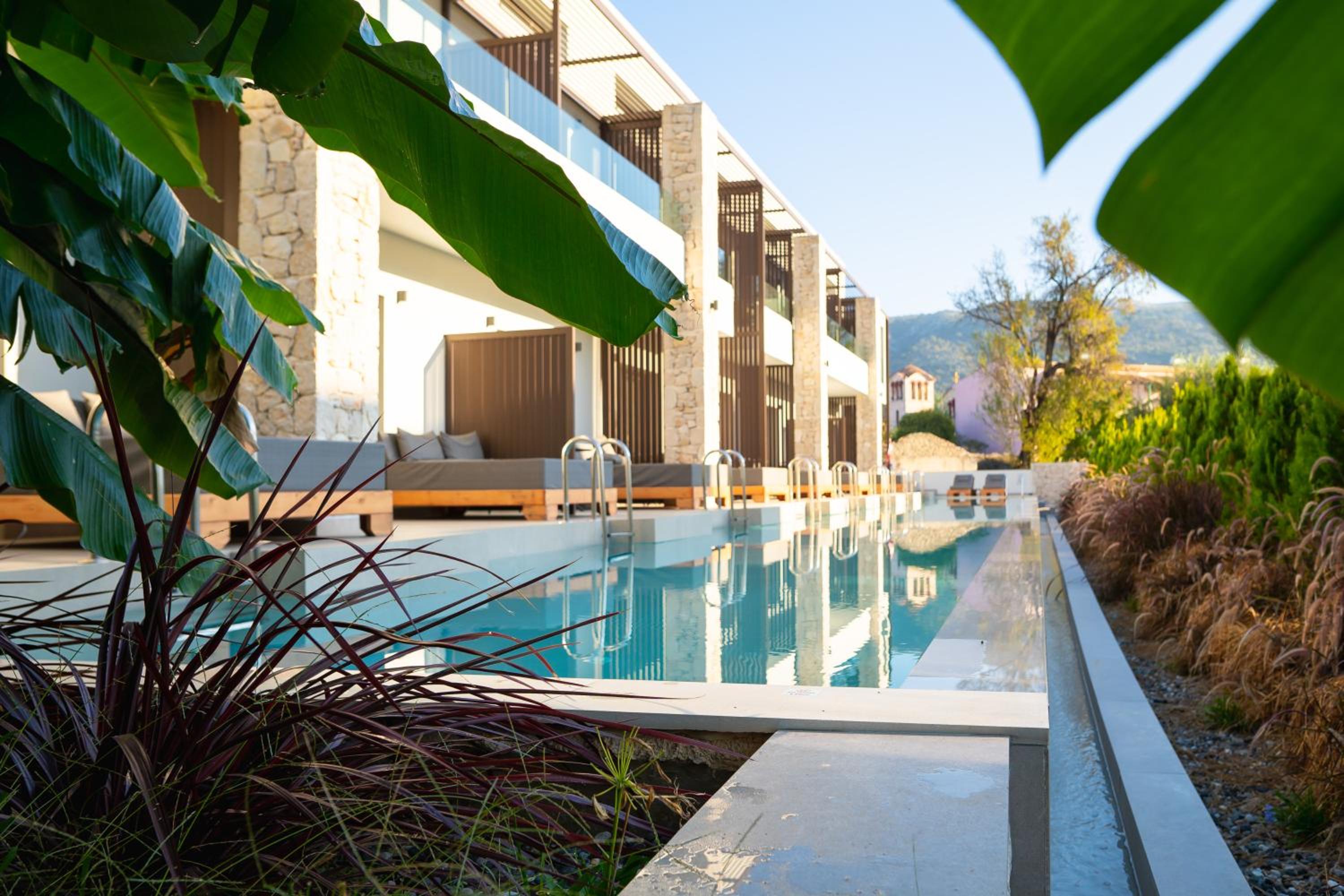 LAN-GO SIVOTA Luxury Living view 5