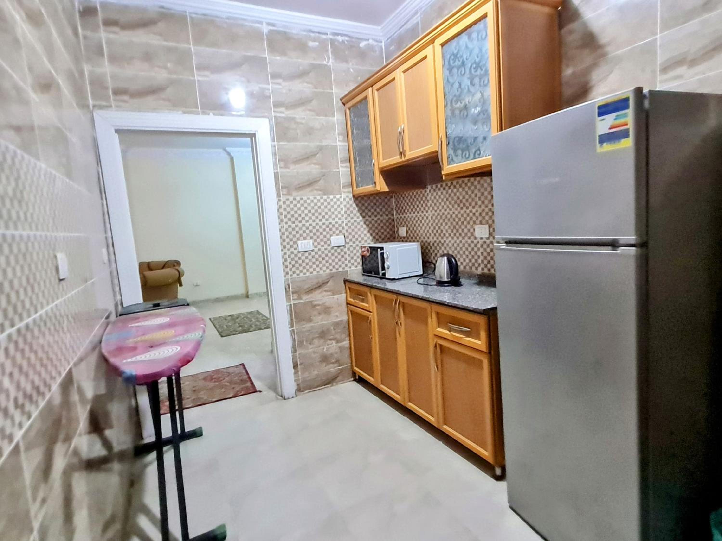 Complex Apts Near AUC And Malls
