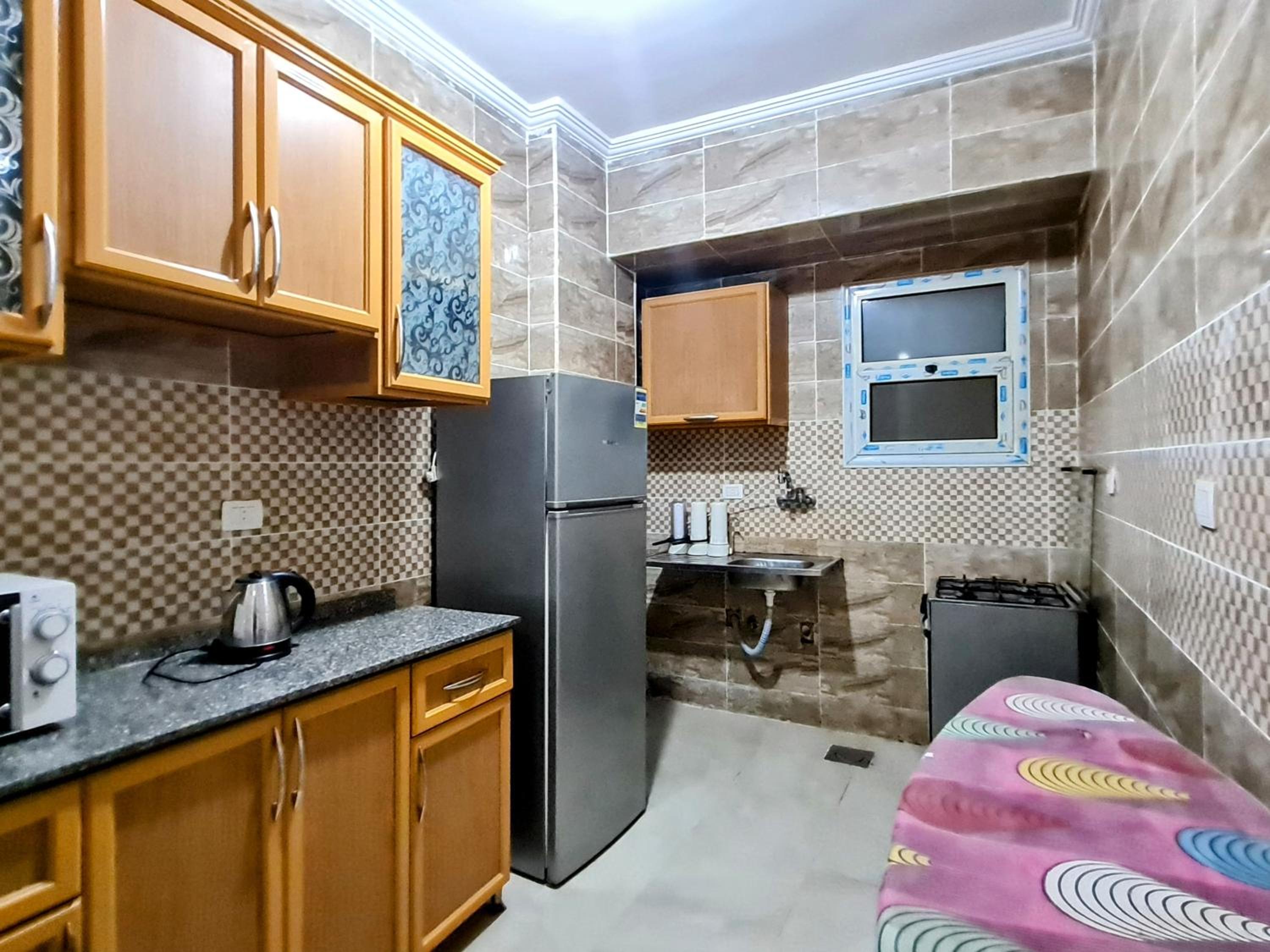 Complex Apts Near AUC And Malls