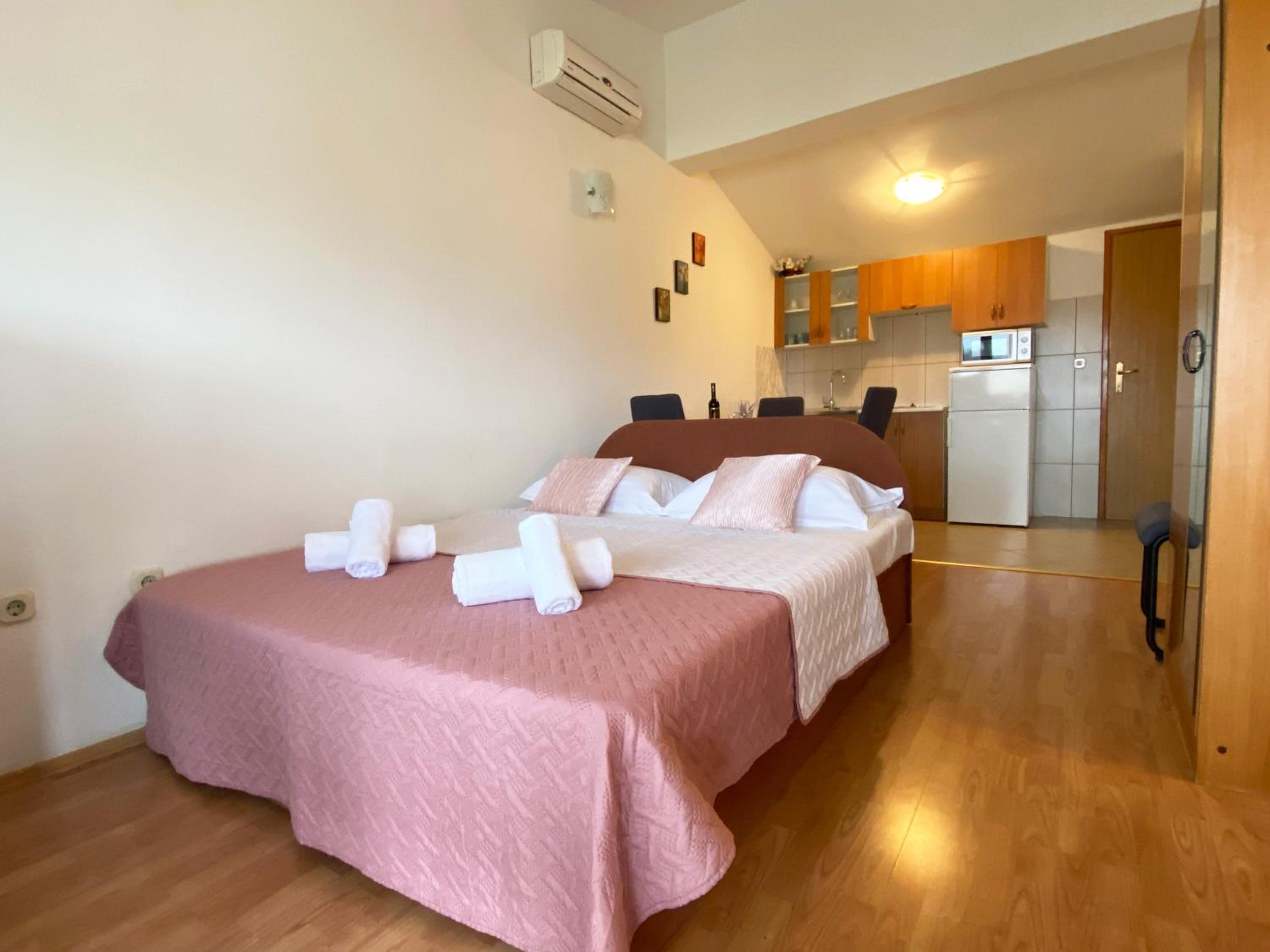 Apartments Mira