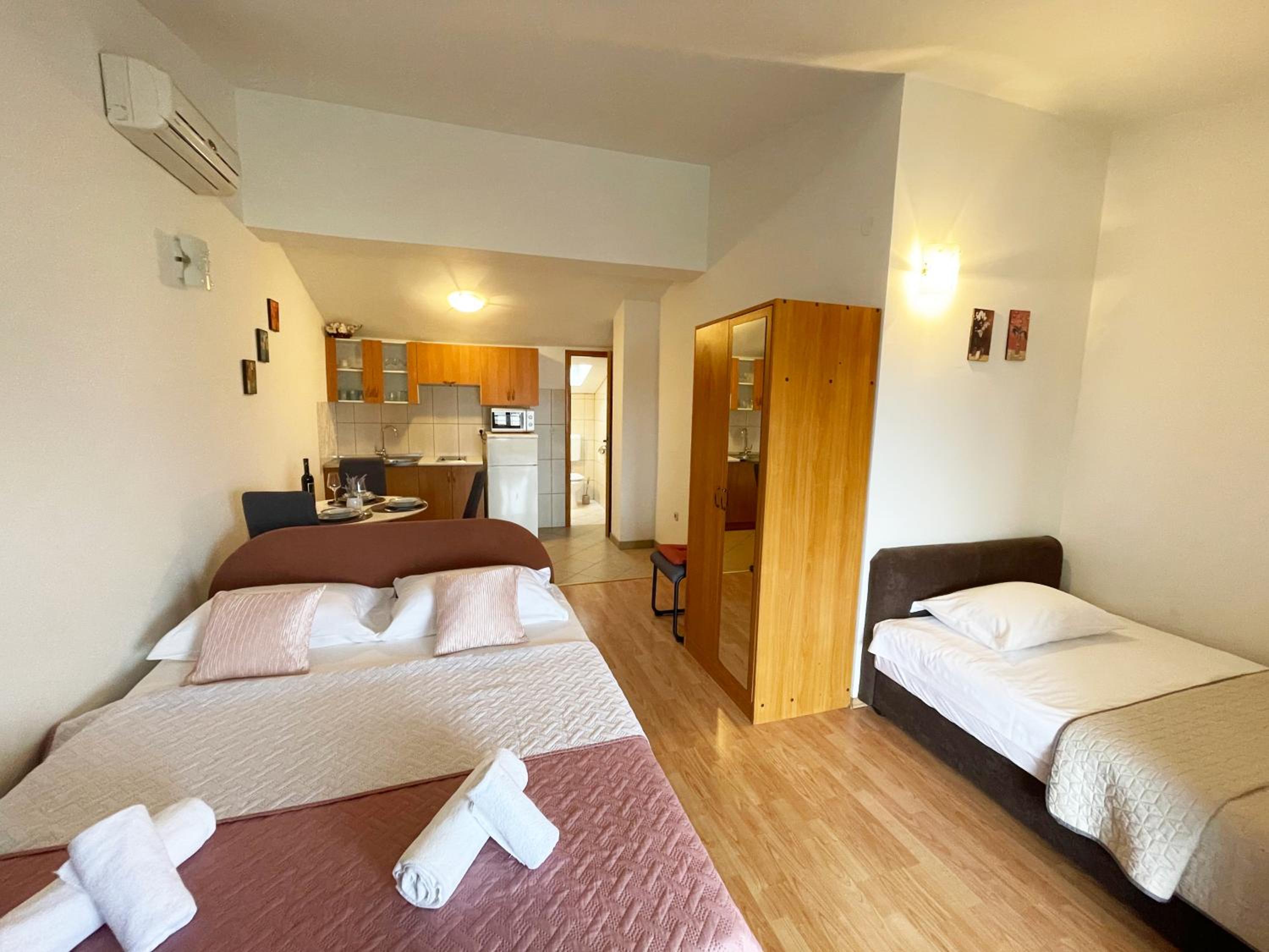 Apartments Mira