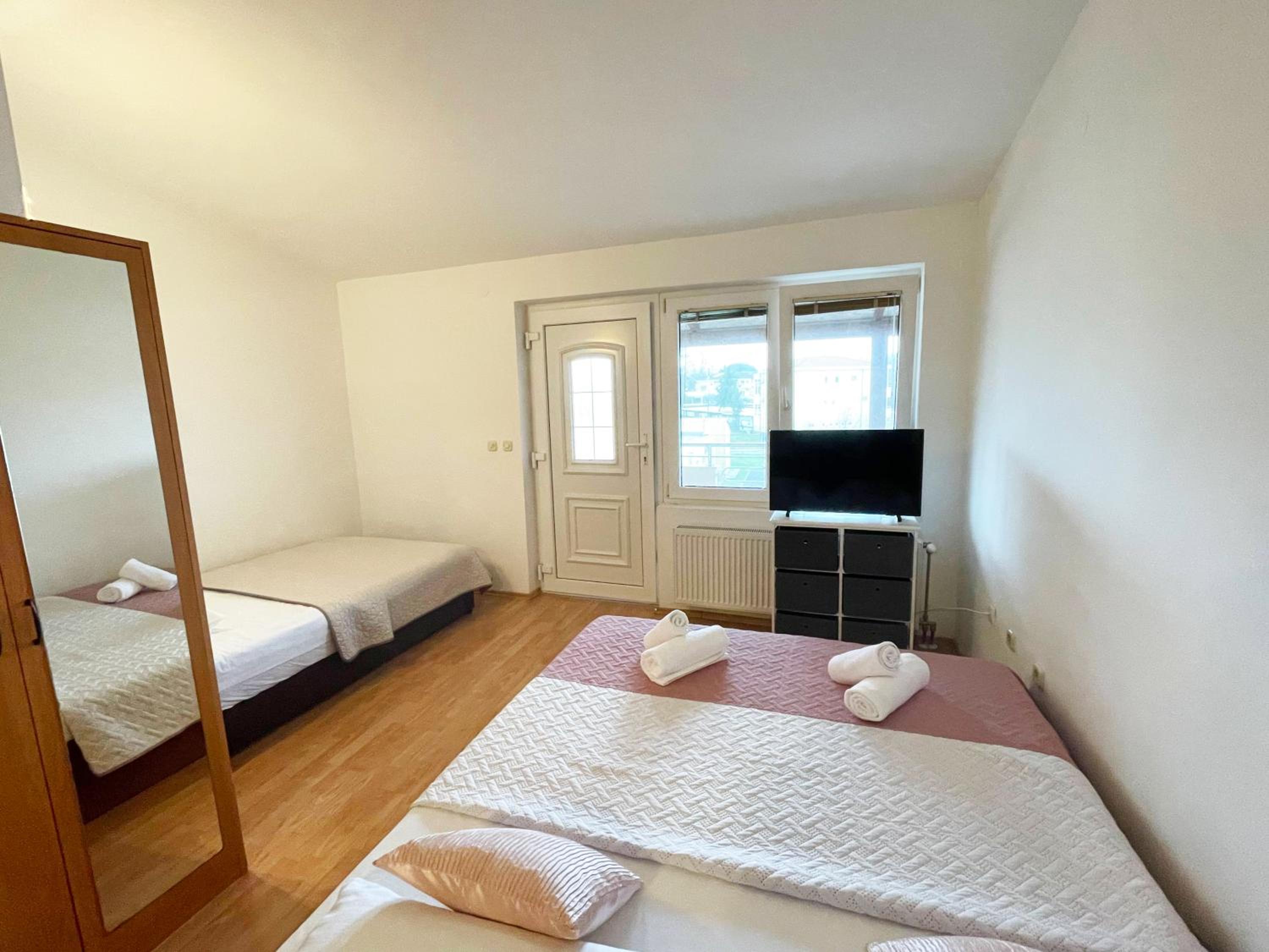 Apartments Mira