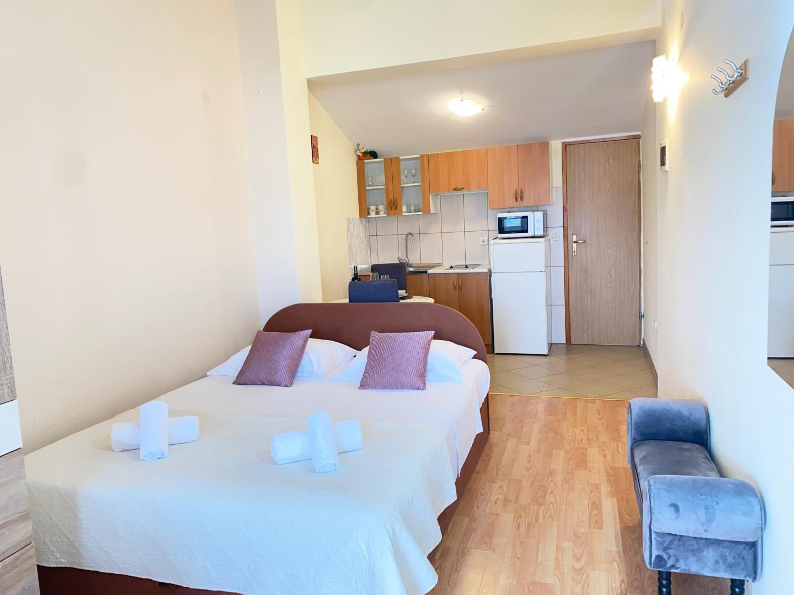 Apartments Mira