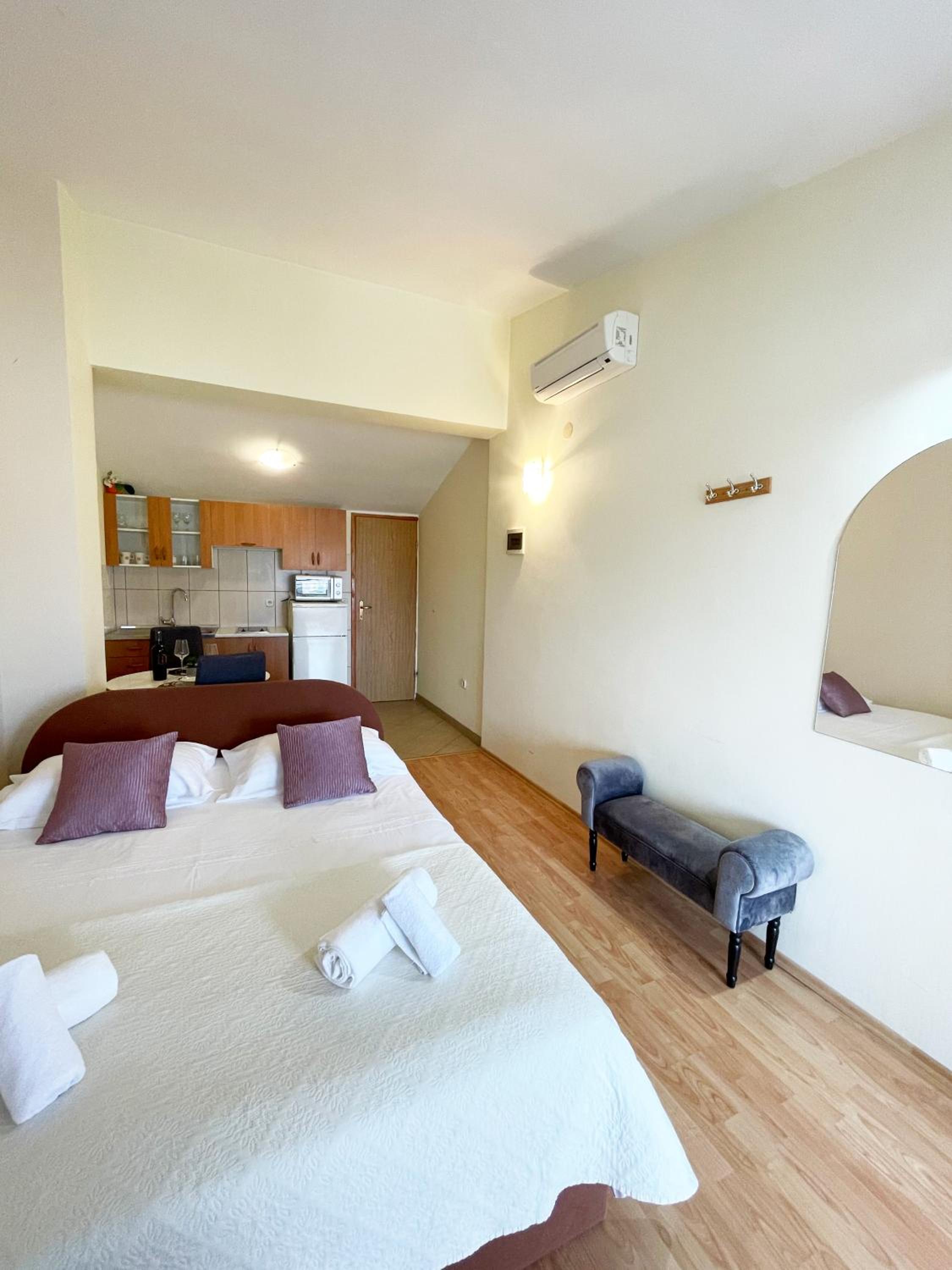Apartments Mira