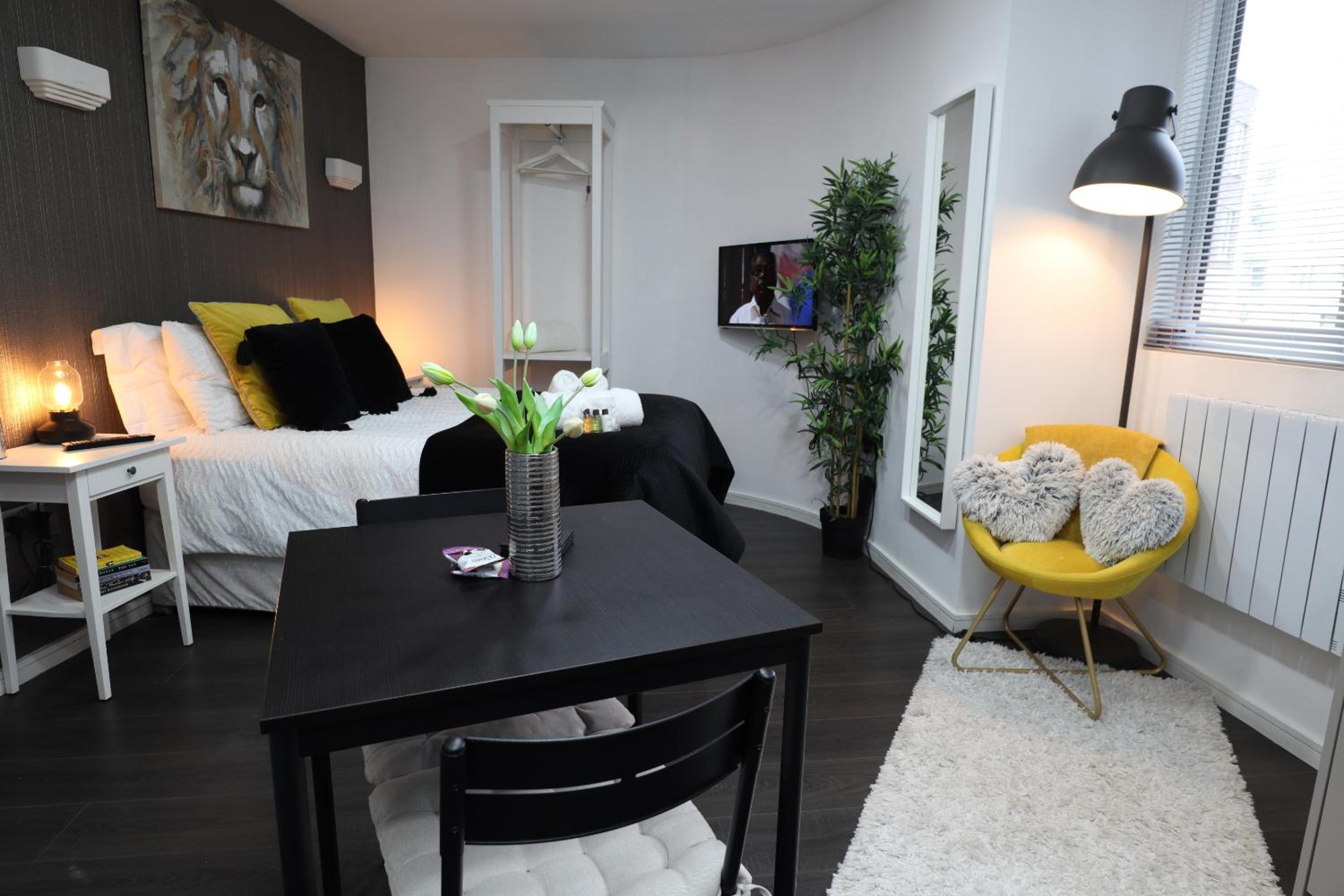 Crescent Apartment view 5