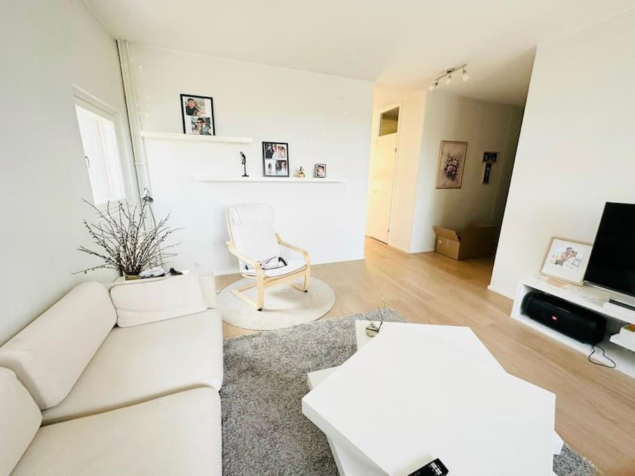 Relax Convenient Transit Stays -shared apartment