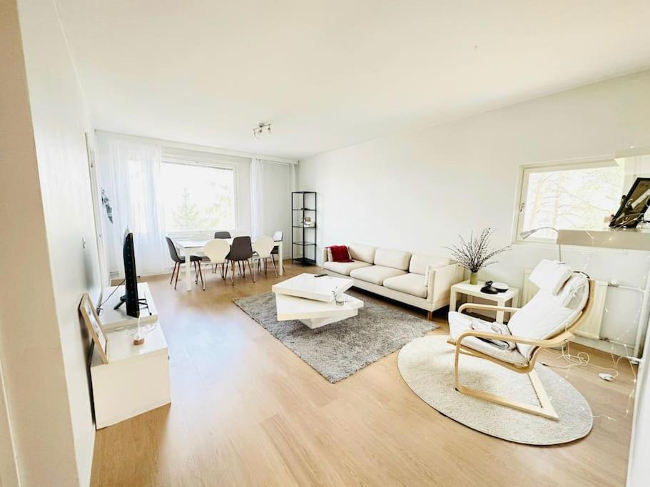 Relax Convenient Transit Stays -shared apartment
