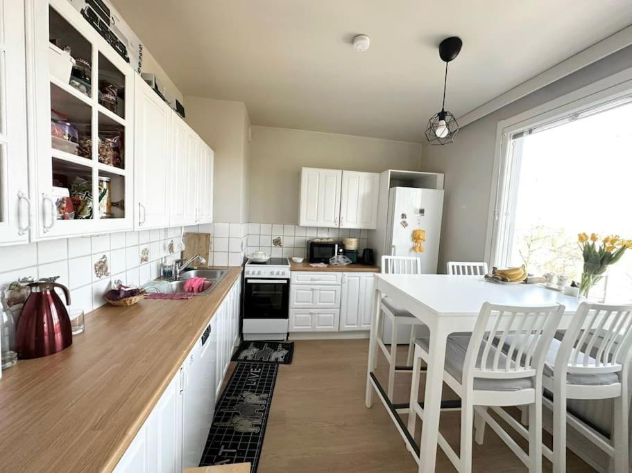 Relax Convenient Transit Stays -shared apartment
