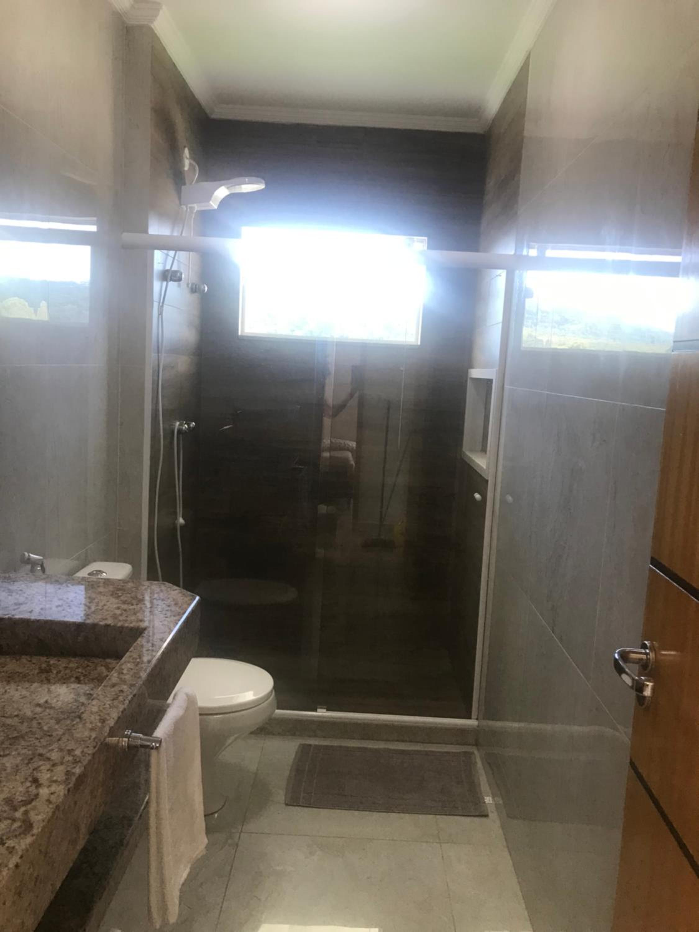 Casa de vidro com vista para a Mata Atlântica no Centro de Miguel Pereira