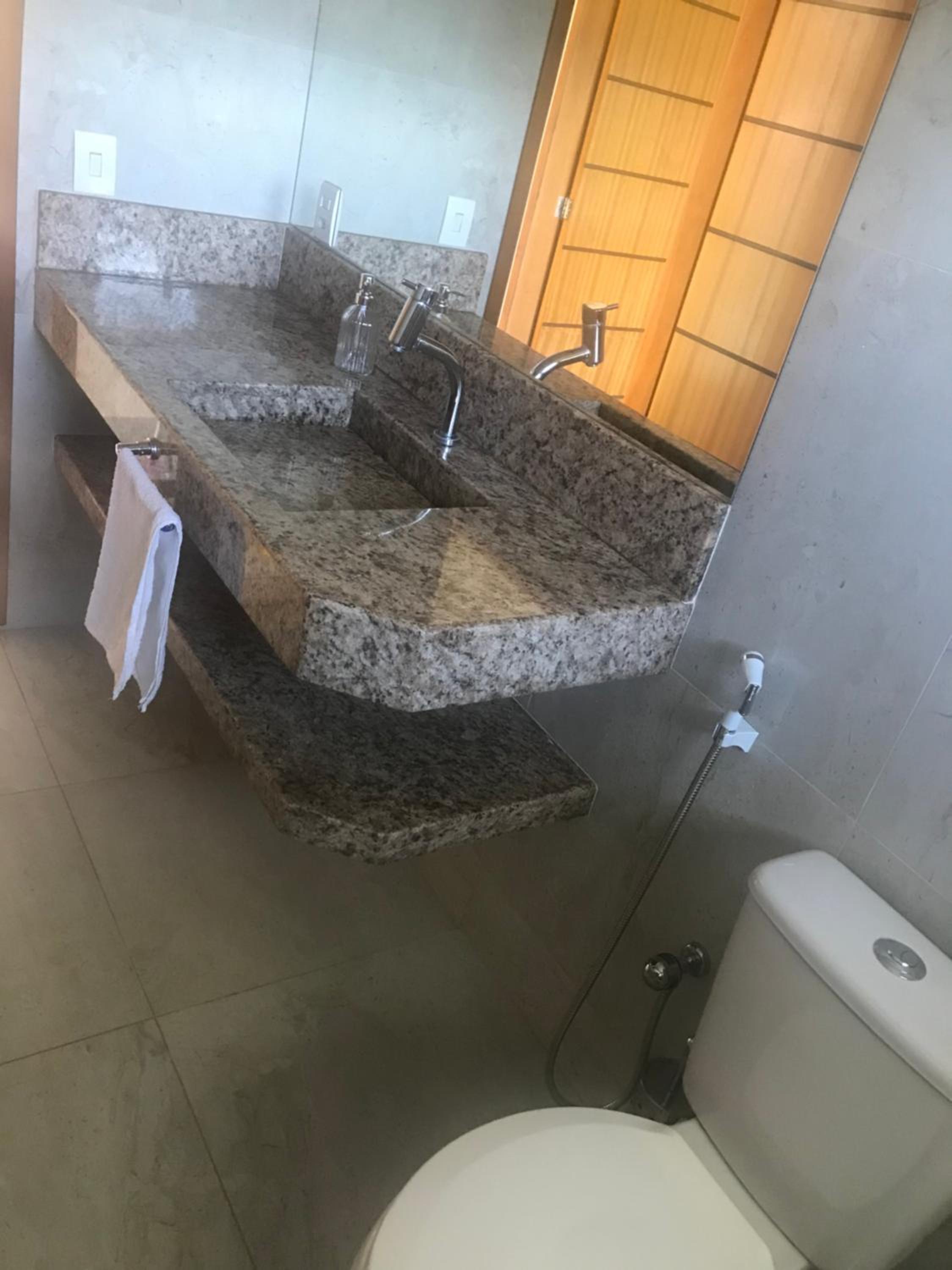 Casa de vidro com vista para a Mata Atlântica no Centro de Miguel Pereira