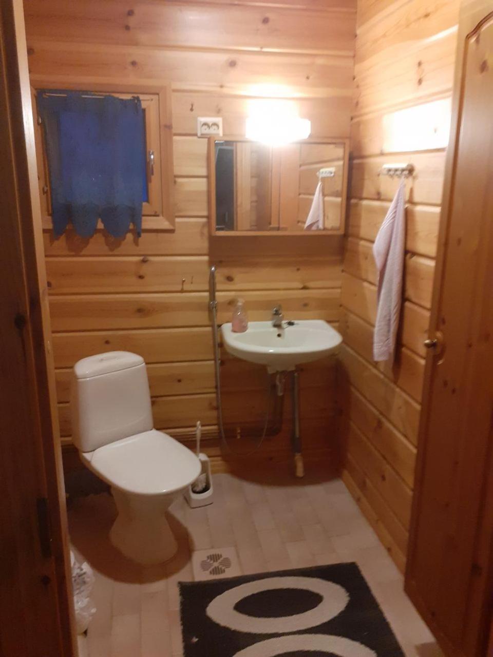 Rauhallinen mökki