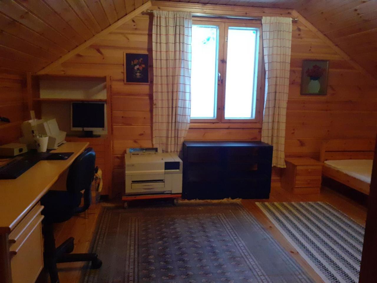 Rauhallinen mökki